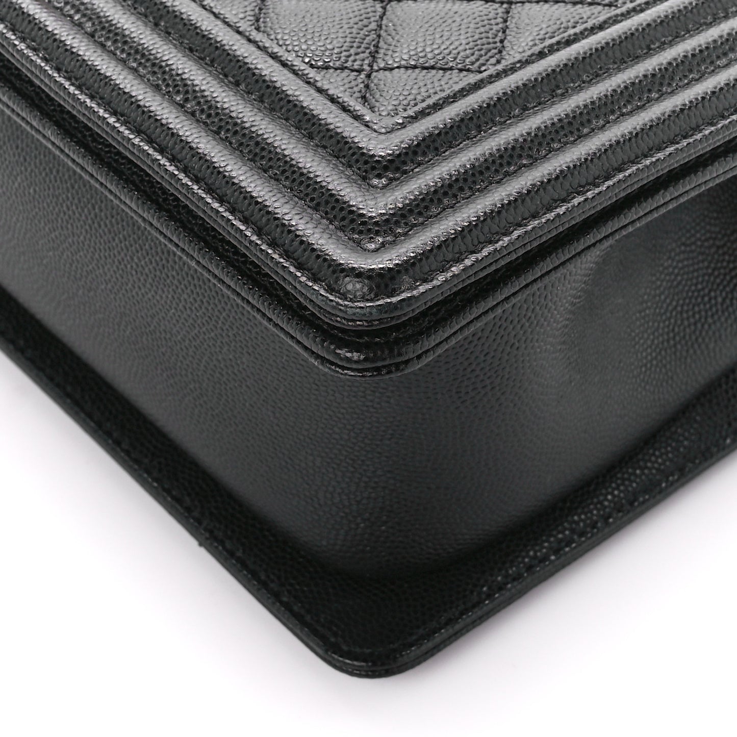 Caviar Quilted Medium Boy Flap Black