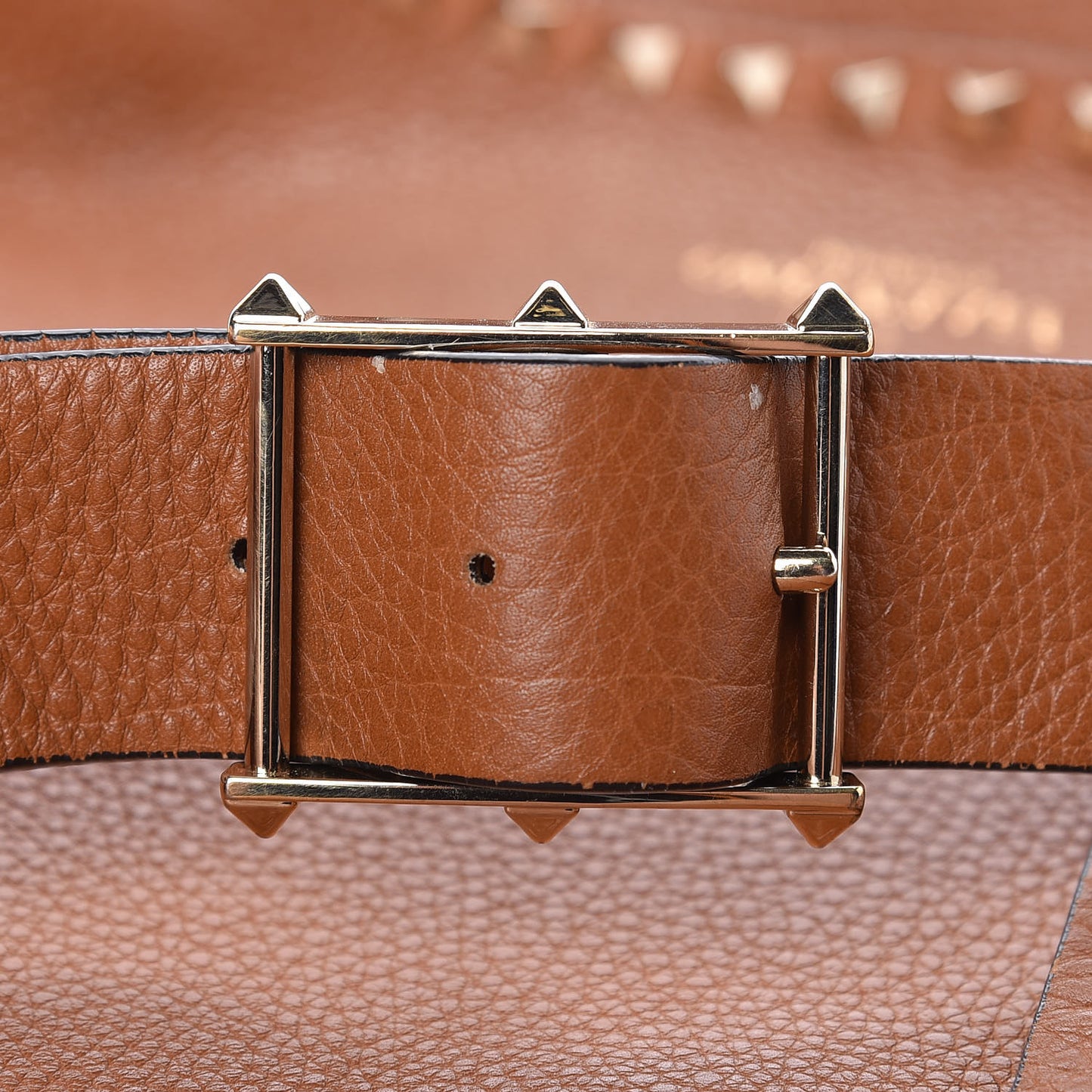 Pebbled Calfskin Large Rockstud Flip-Lock Messenger Bag Light Cuir