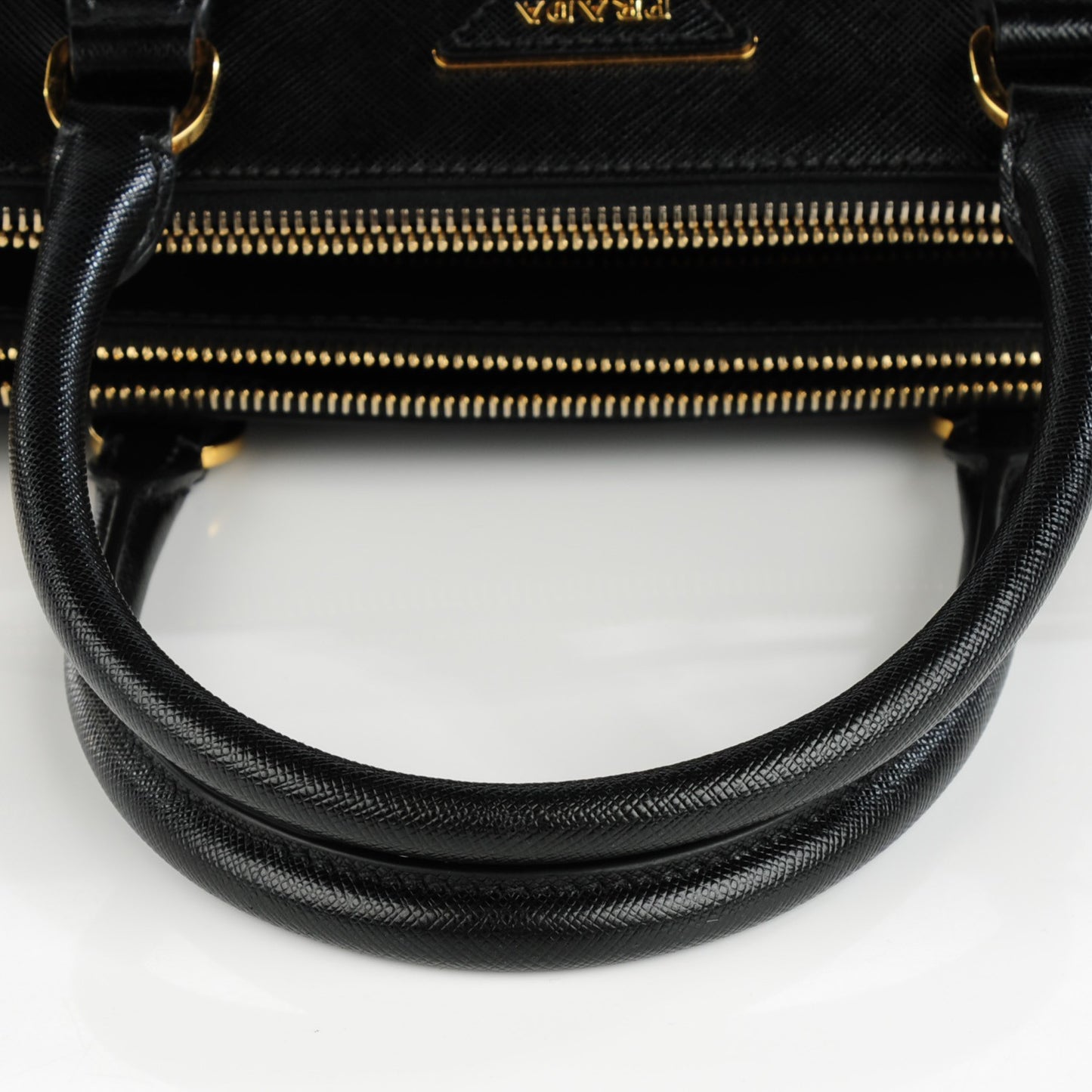 Saffiano Medium Galleria Double Zip Tote Black