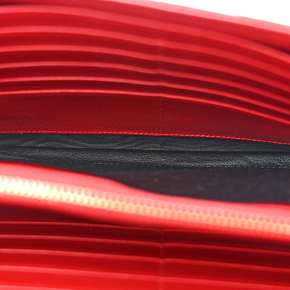 Saint Laurent Grain De Poudre Matelasse Chevron Monogram Chain Wallet Red 5 of 14