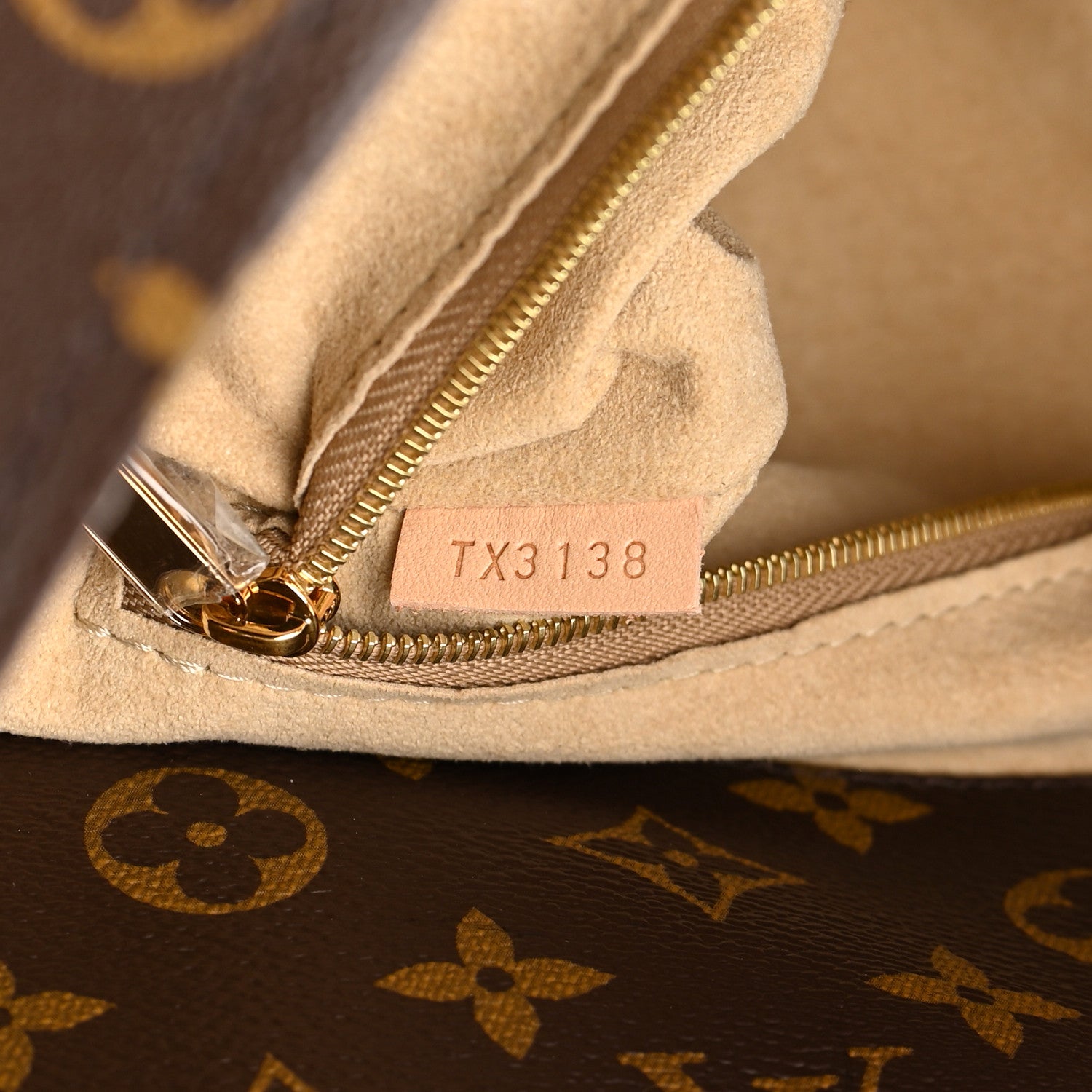 Louis Vuitton Monogram Artsy MM 8 of 12