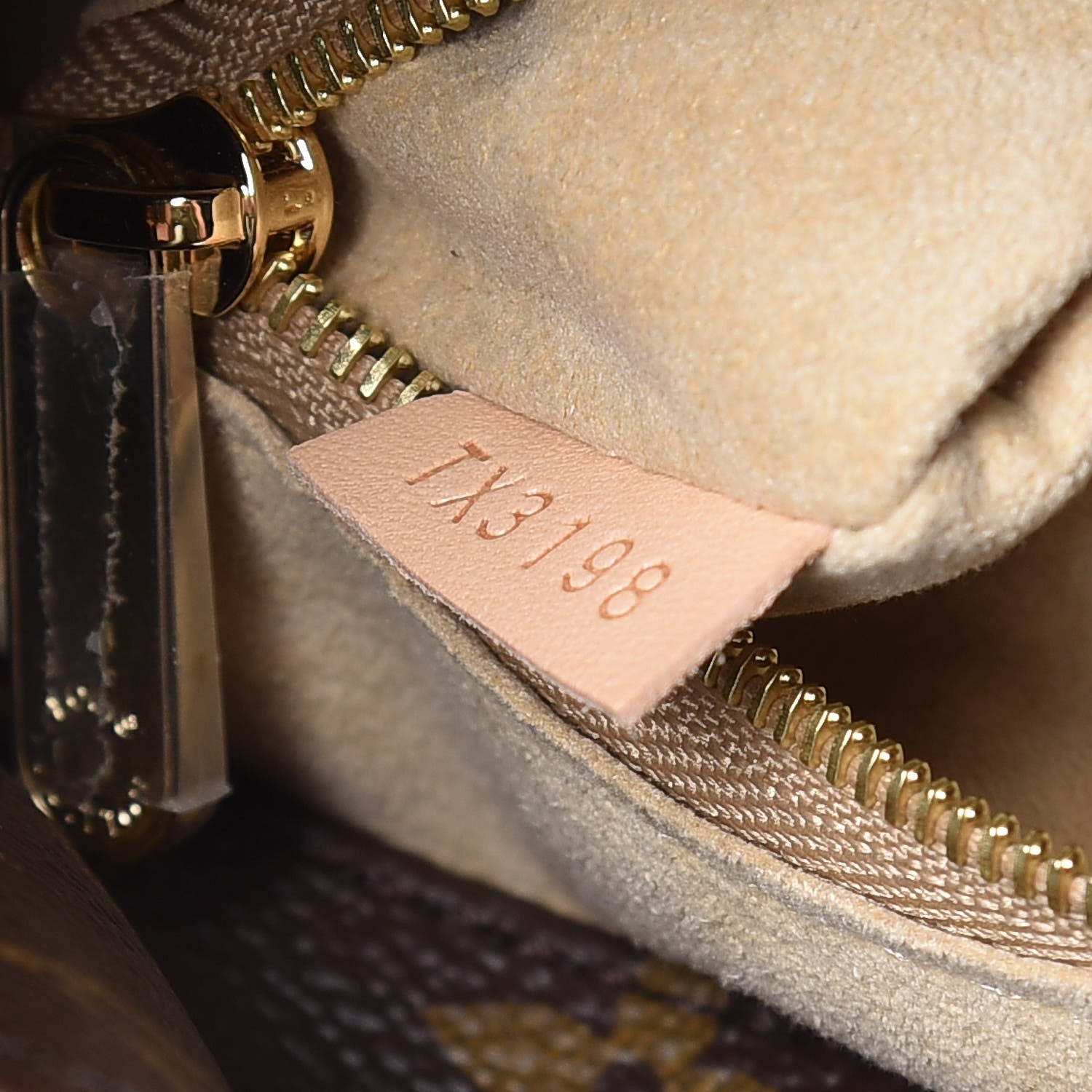 Louis Vuitton Monogram Artsy MM 10 of 12