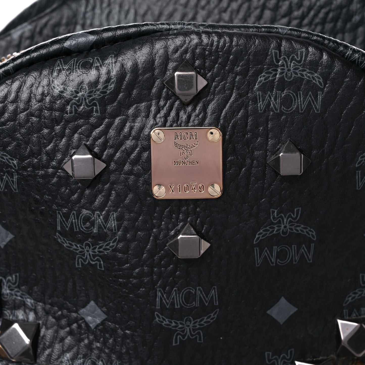 Visetos Studded Medium Stark M Backpack Black