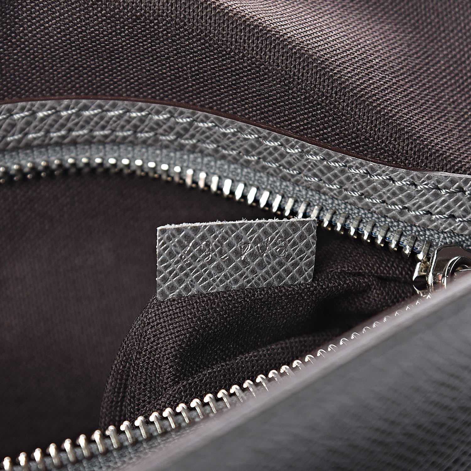 Louis Vuitton Taiga Roman MM Messenger Glacier 7 of 10