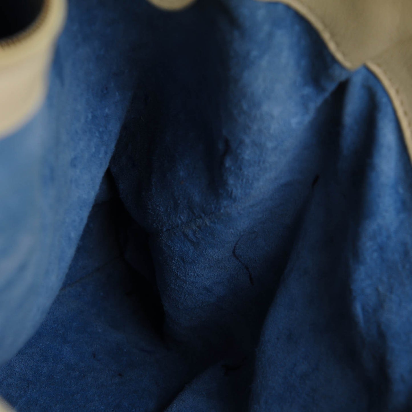 Light Calf Intrecciato Medium Roma Marmo