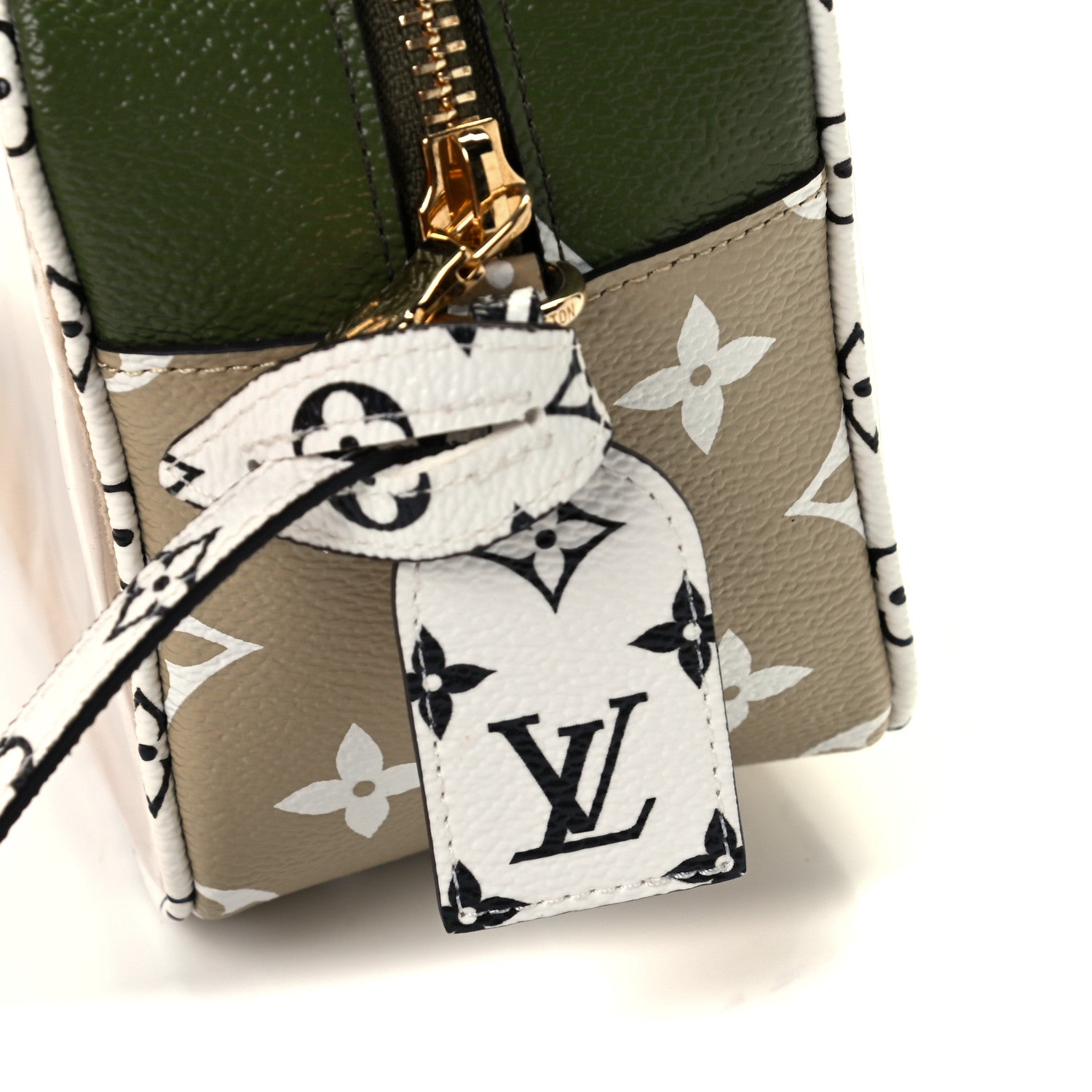 Louis Vuitton Monogram Giant Beach Pouch Kaki 7 of 11