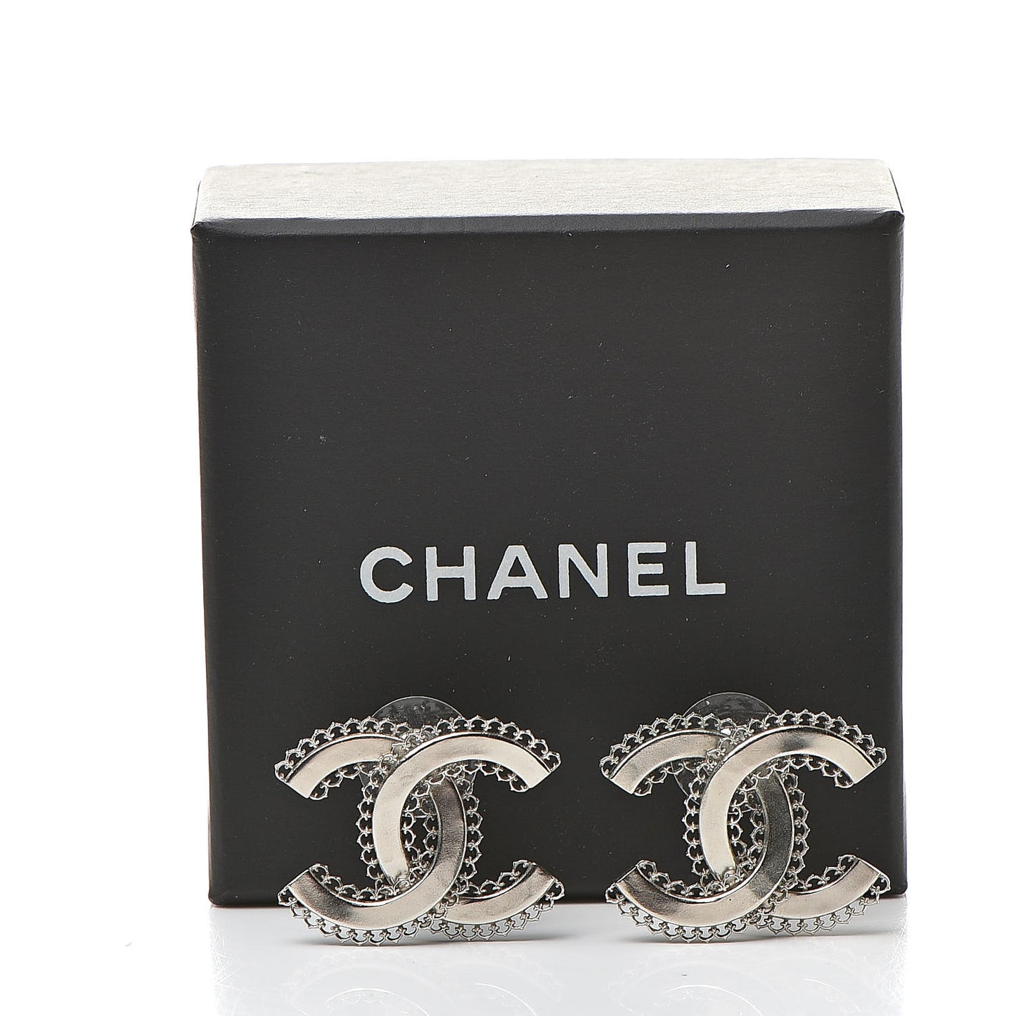 Scalloped CC Earrings Silver