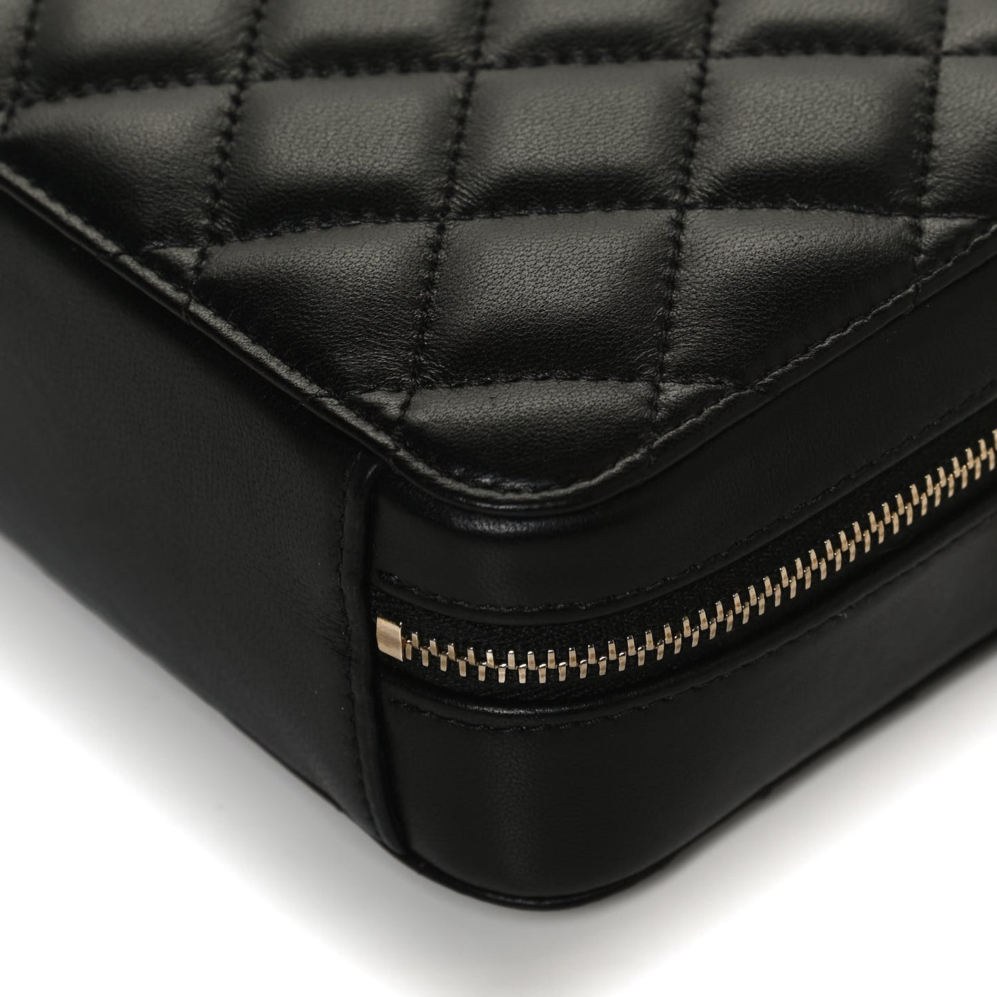 Lambskin Quilted CC Pearl Crush Camera Case Black
