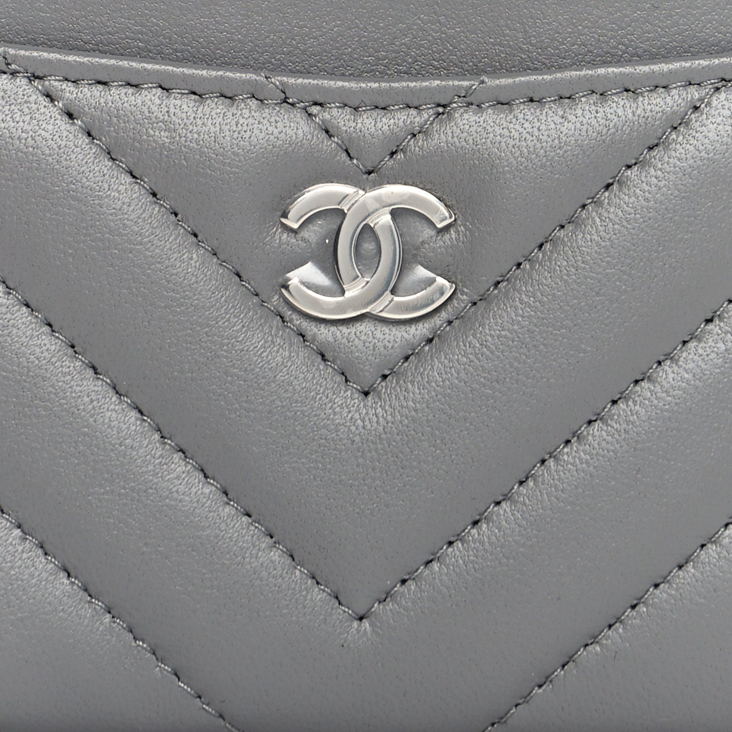 Lambskin Chevron Quilted Card Holder Grey