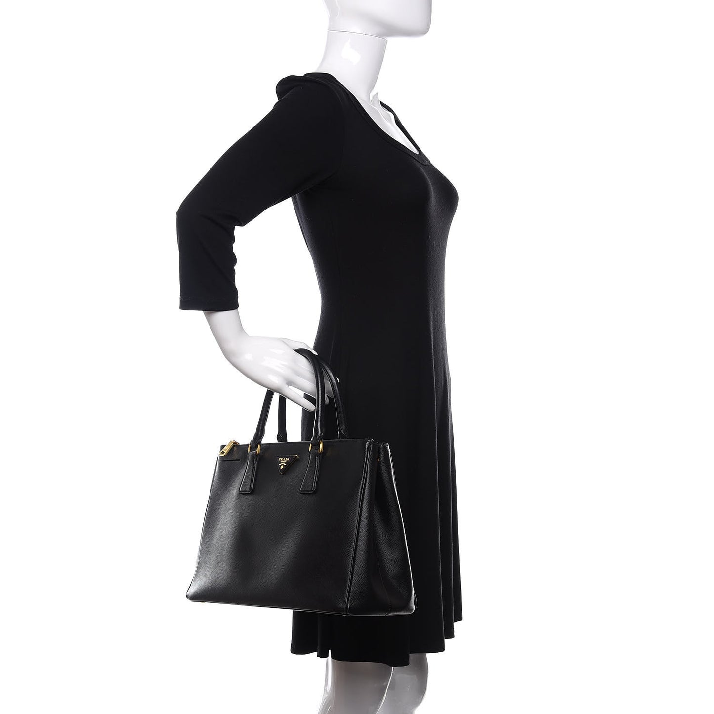 Saffiano Medium Galleria Double Zip Tote Black