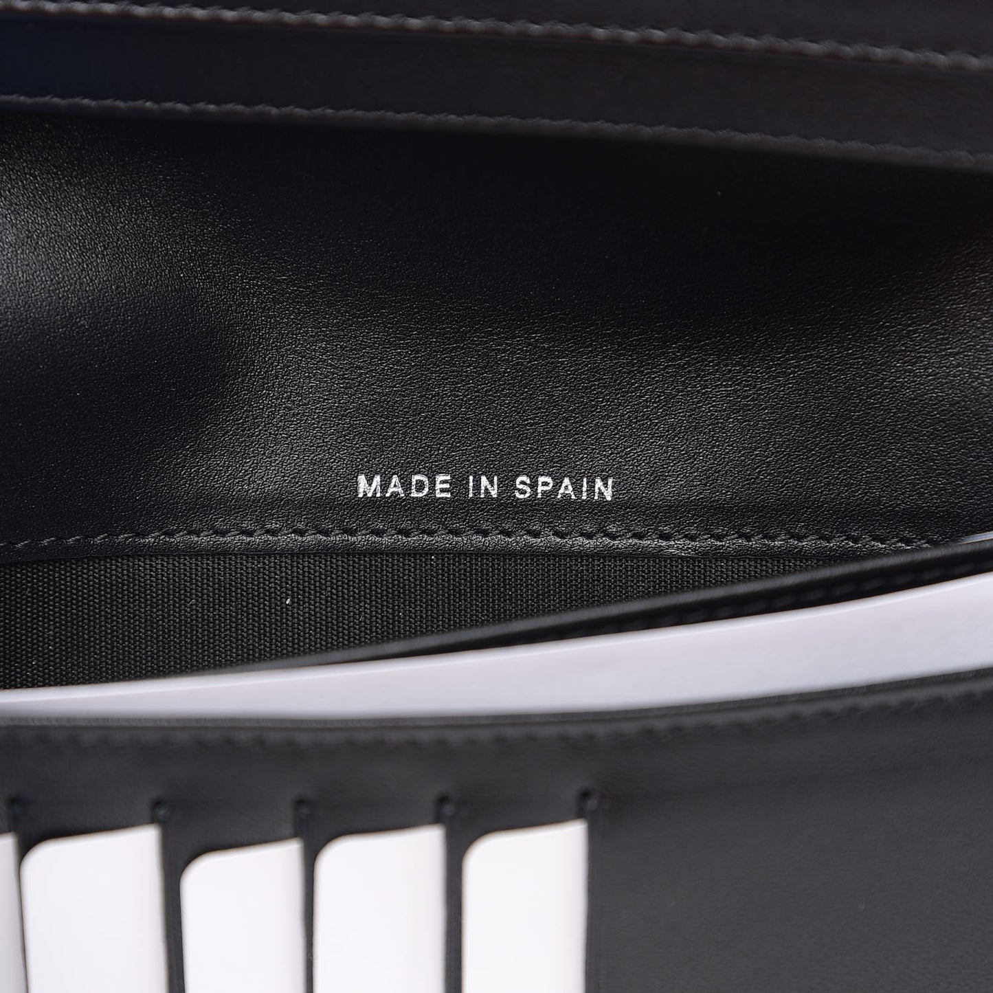 Caviar Timeless CC Yen Wallet Black