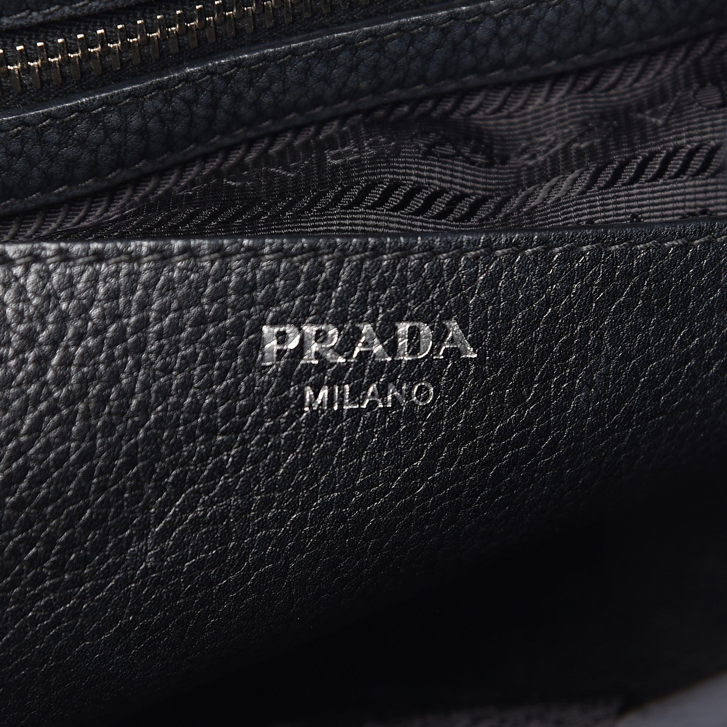 Vitello Daino Shoulder Bag Black