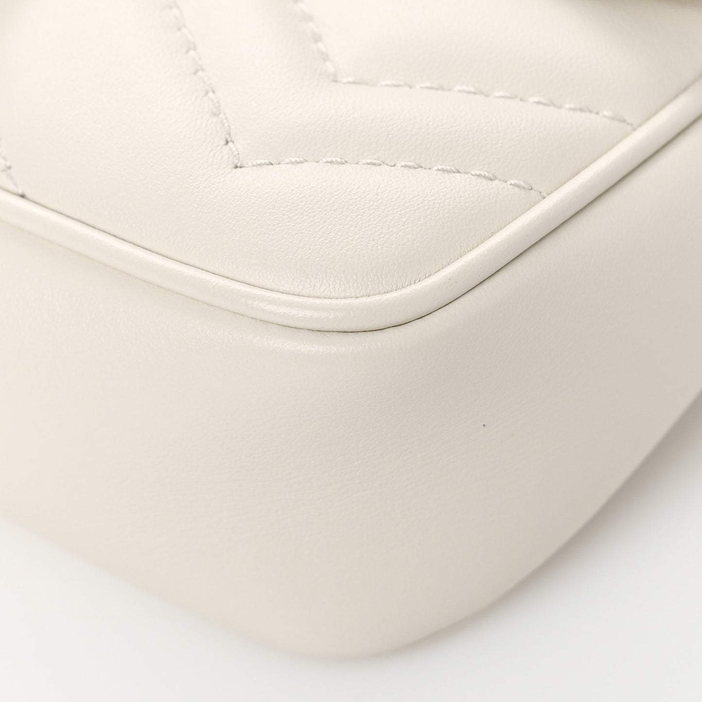 Calfskin Matelasse Super Mini GG Marmont Shoulder Bag White