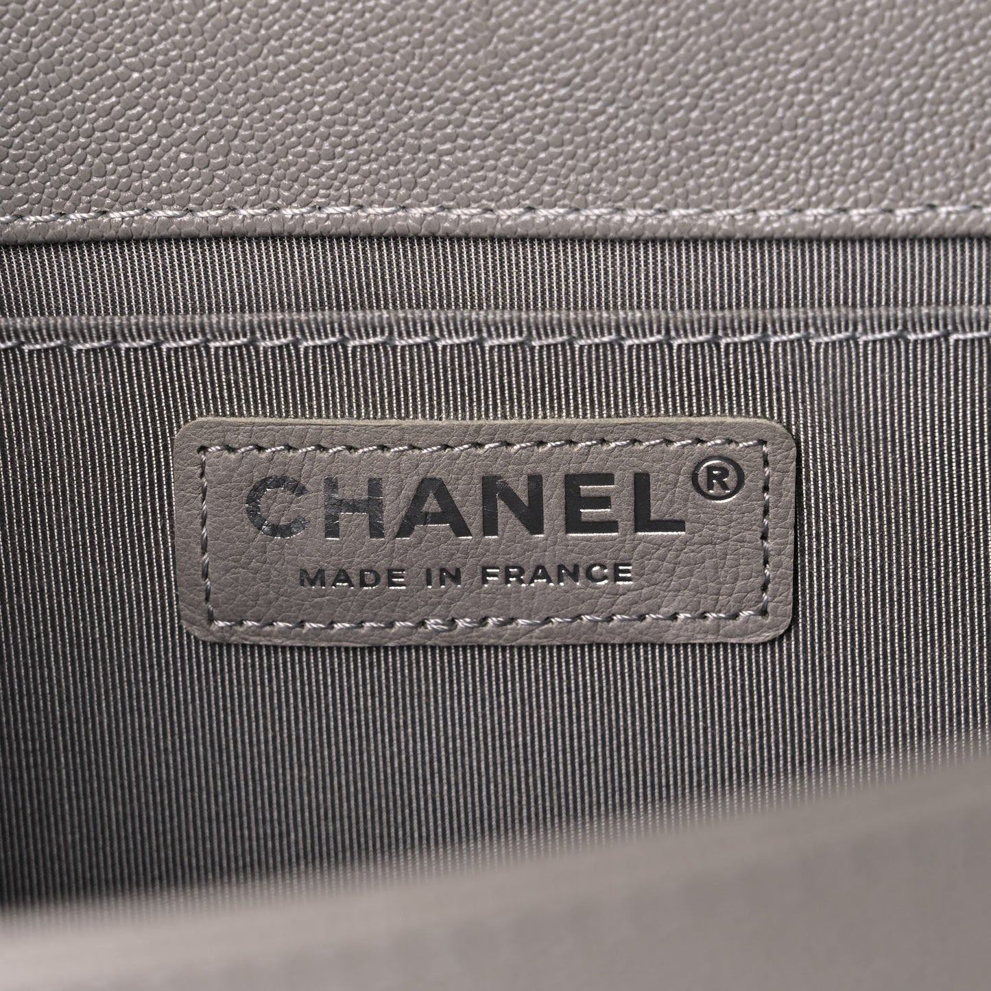 Caviar Quilted Medium Boy Flap Light Grey
