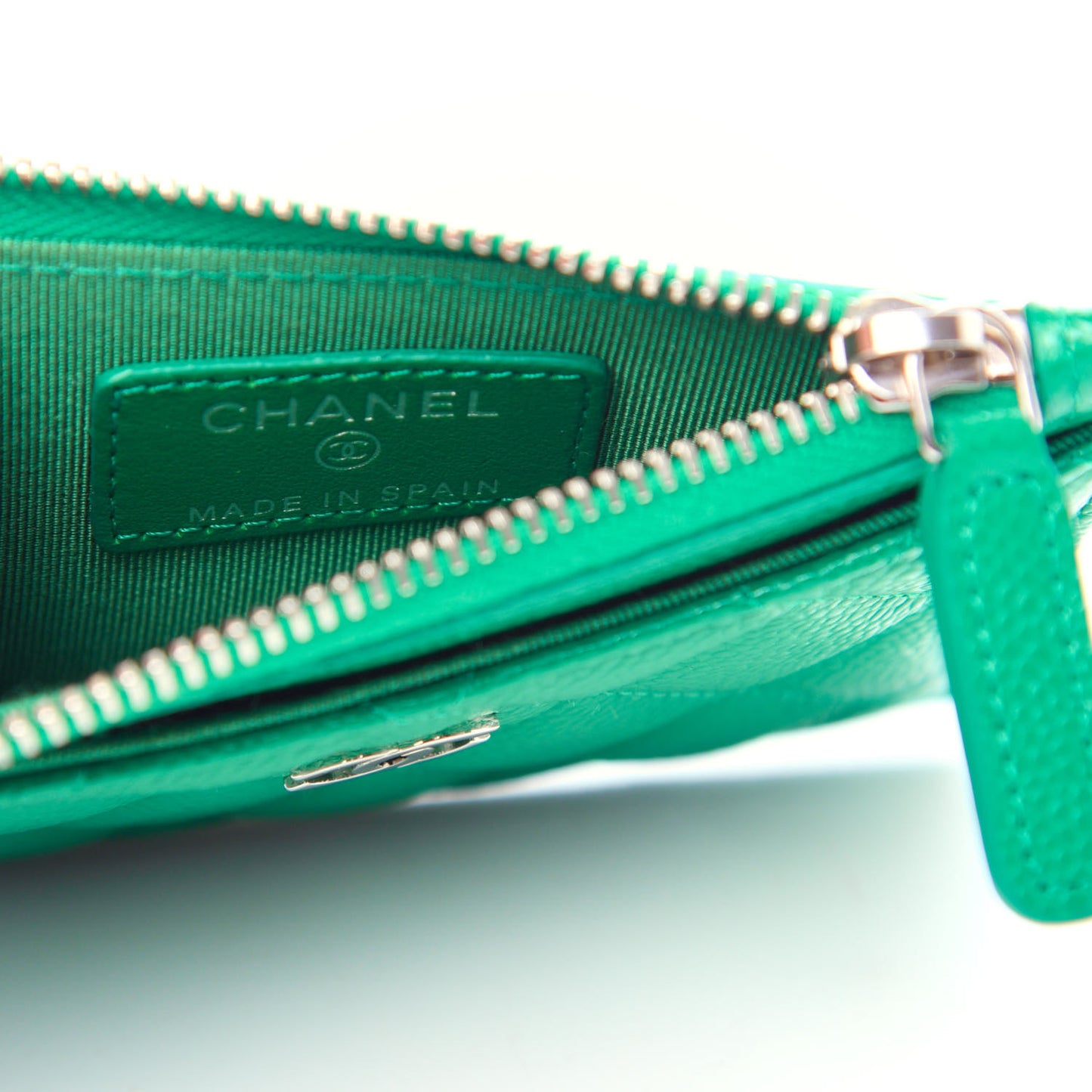 Caviar Quilted CC Zip Card Holder Green