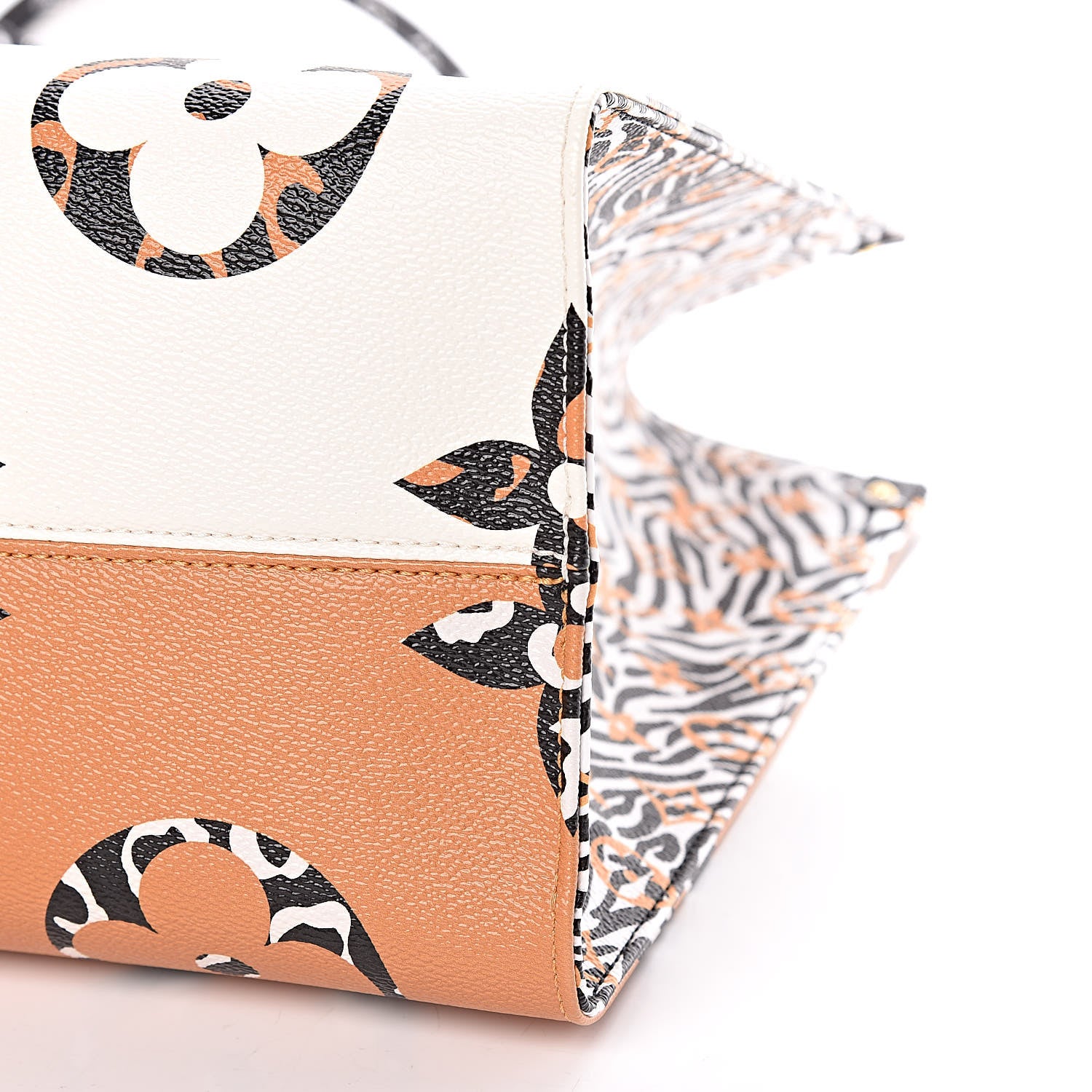 Louis Vuitton Monogram Giant Jungle Onthego GM Ivory 6 of 9