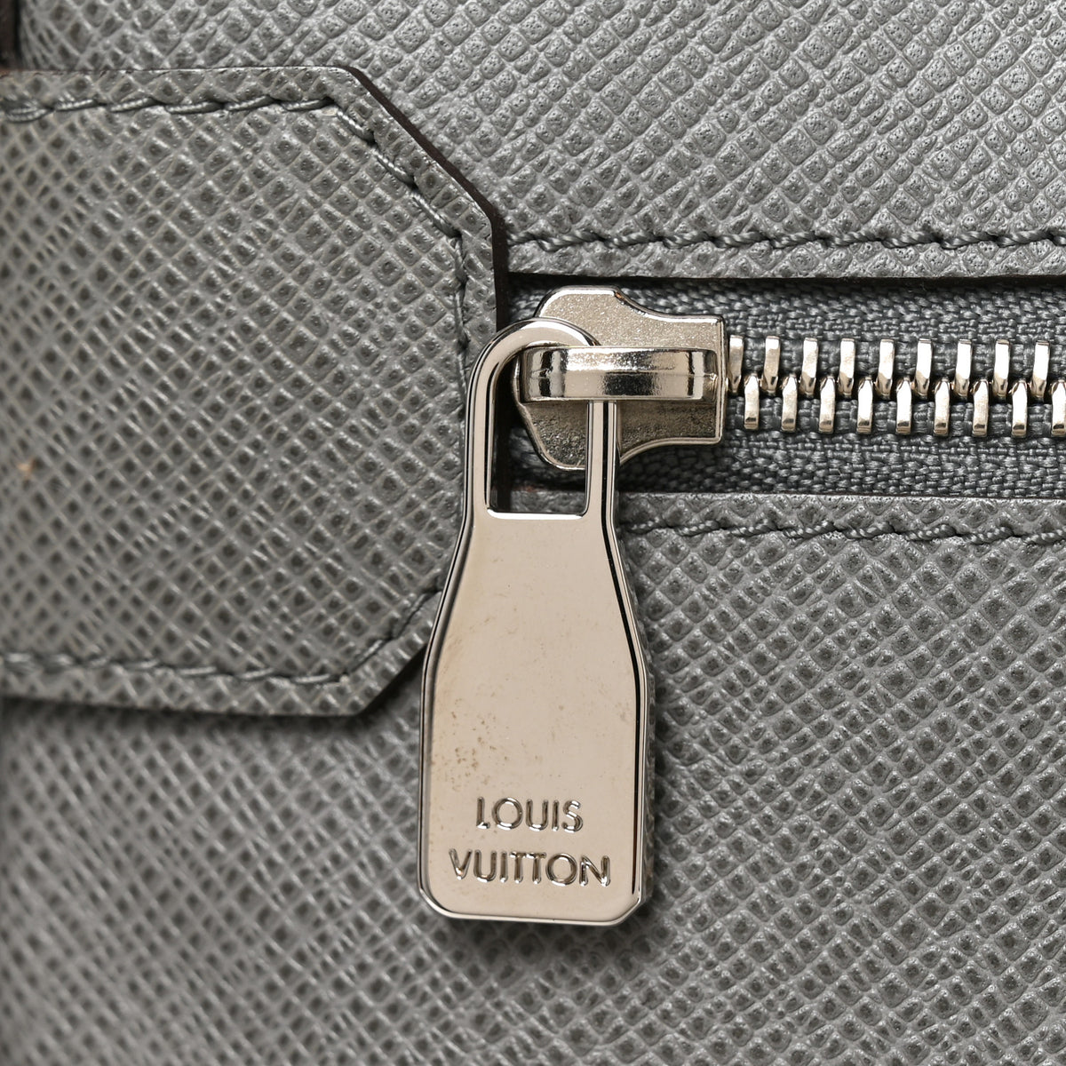 Louis Vuitton Taiga Sasha Messenger Glacier 10 of 11