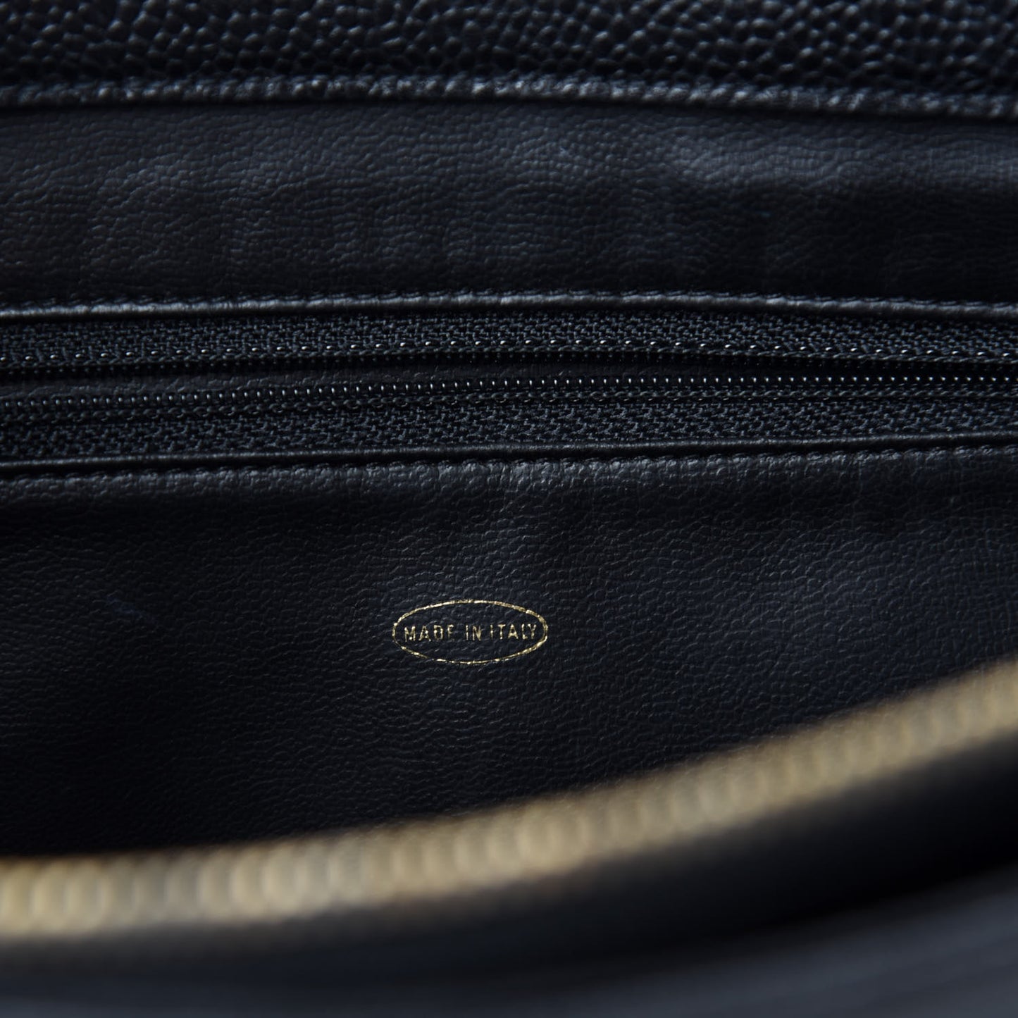 Caviar CC Shoulder Bag Black