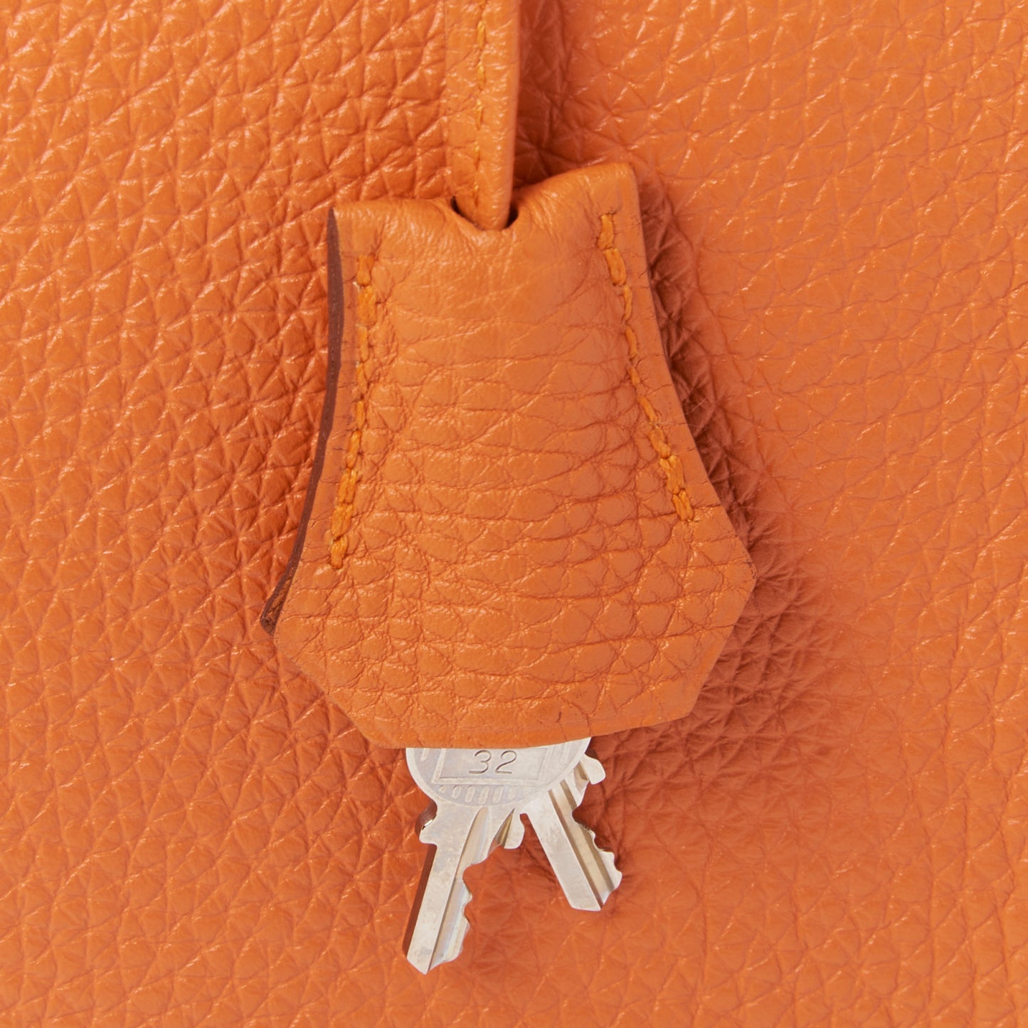 Togo Kelly Retourne 35 Orange
