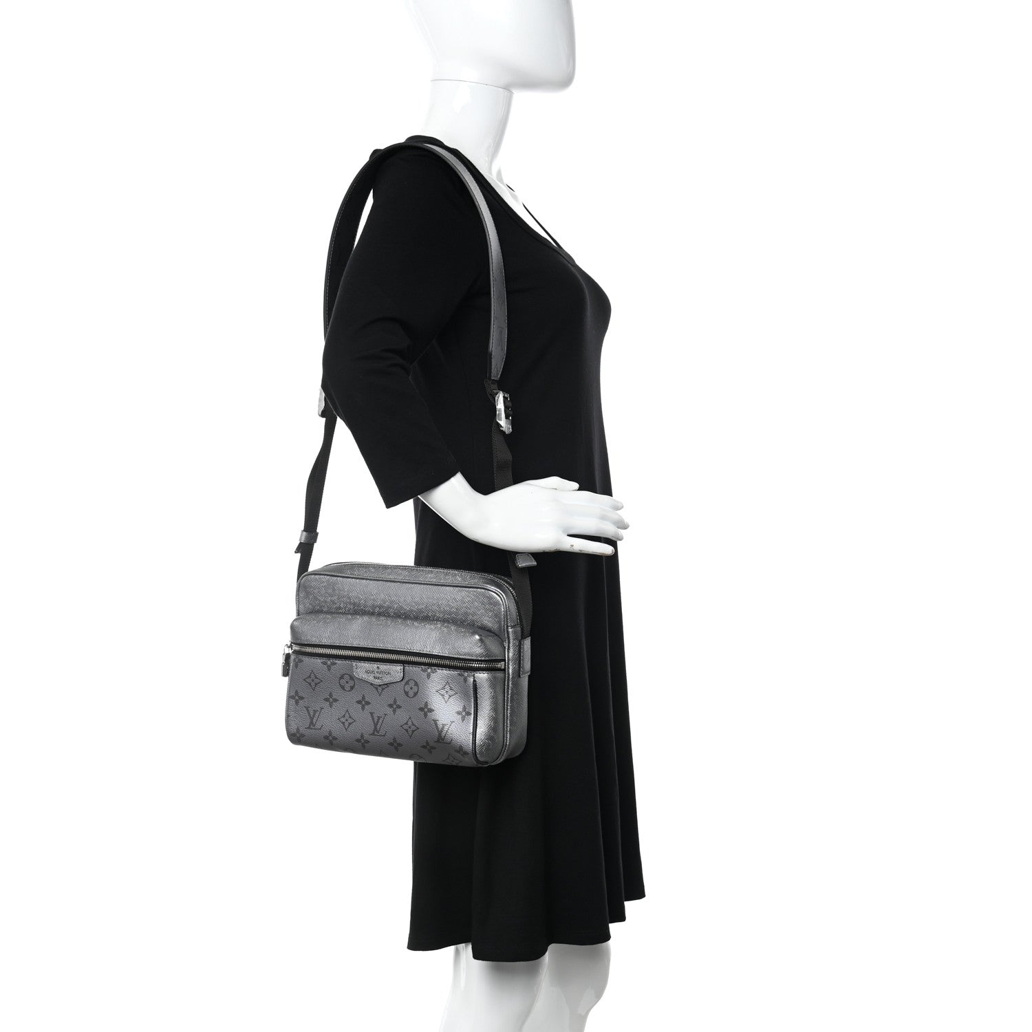 Louis Vuitton Taigarama Outdoor Messenger Gunmetal 2 of 9