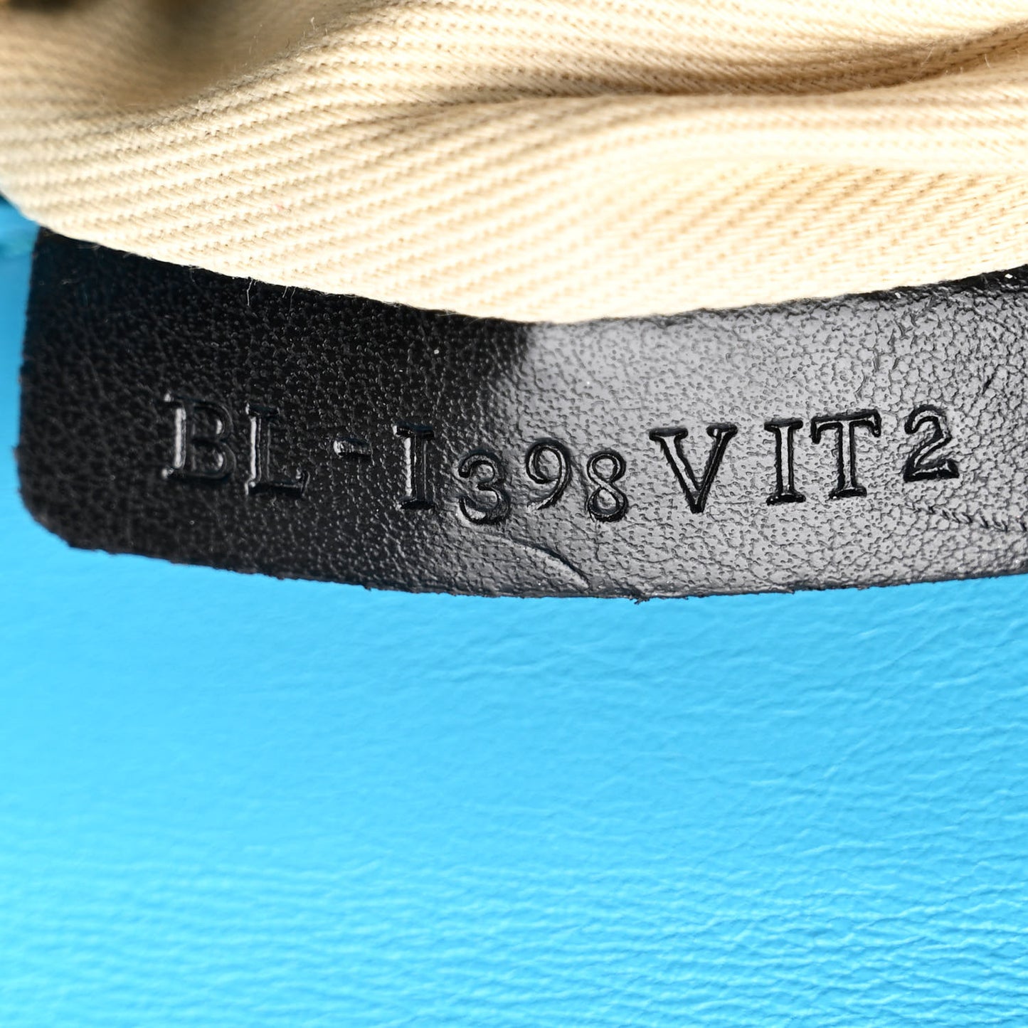 Vitello Medium Glam Lock Rockstud Flap Blue Fluo