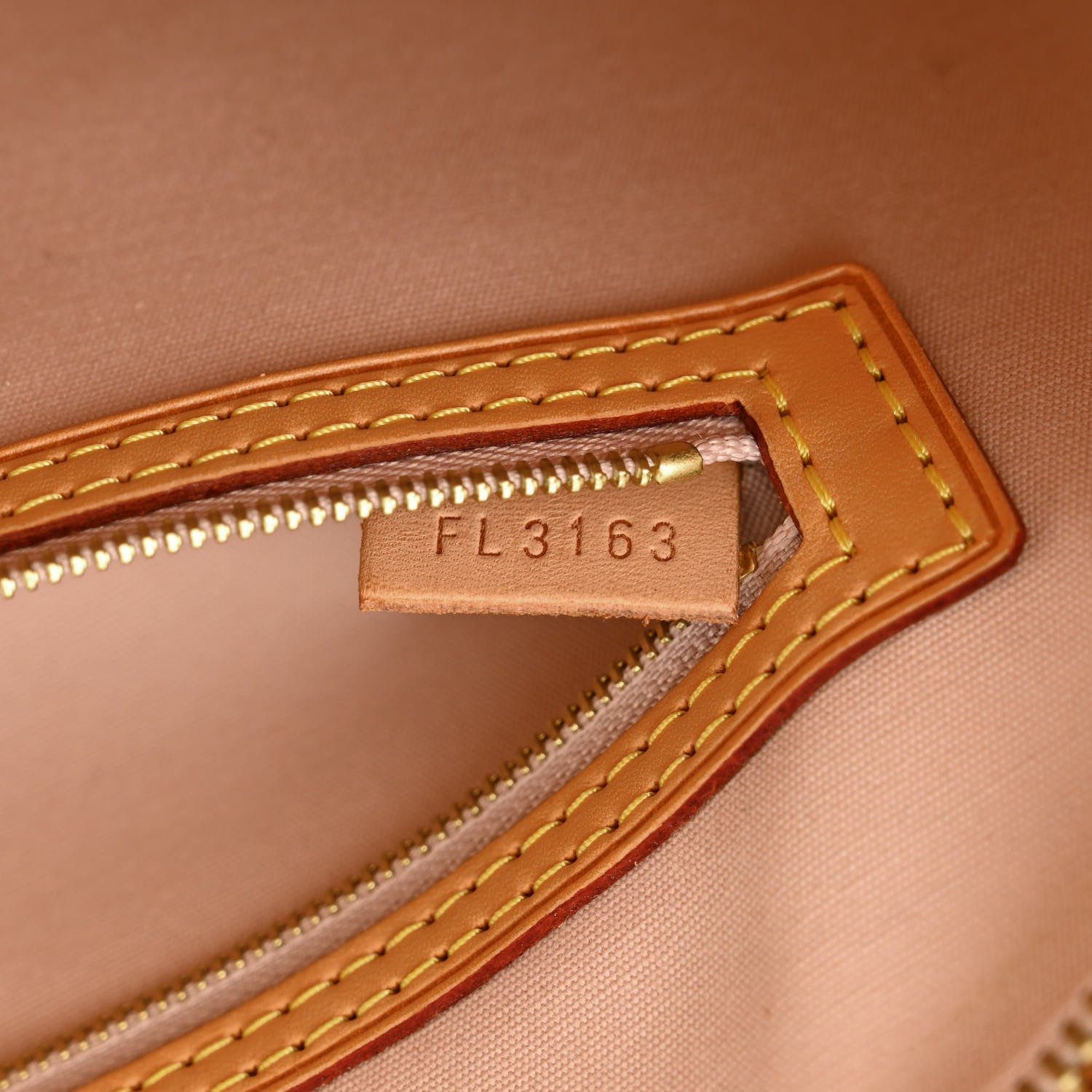 Louis Vuitton Vernis Brea MM Blanc Corail 7 of 11