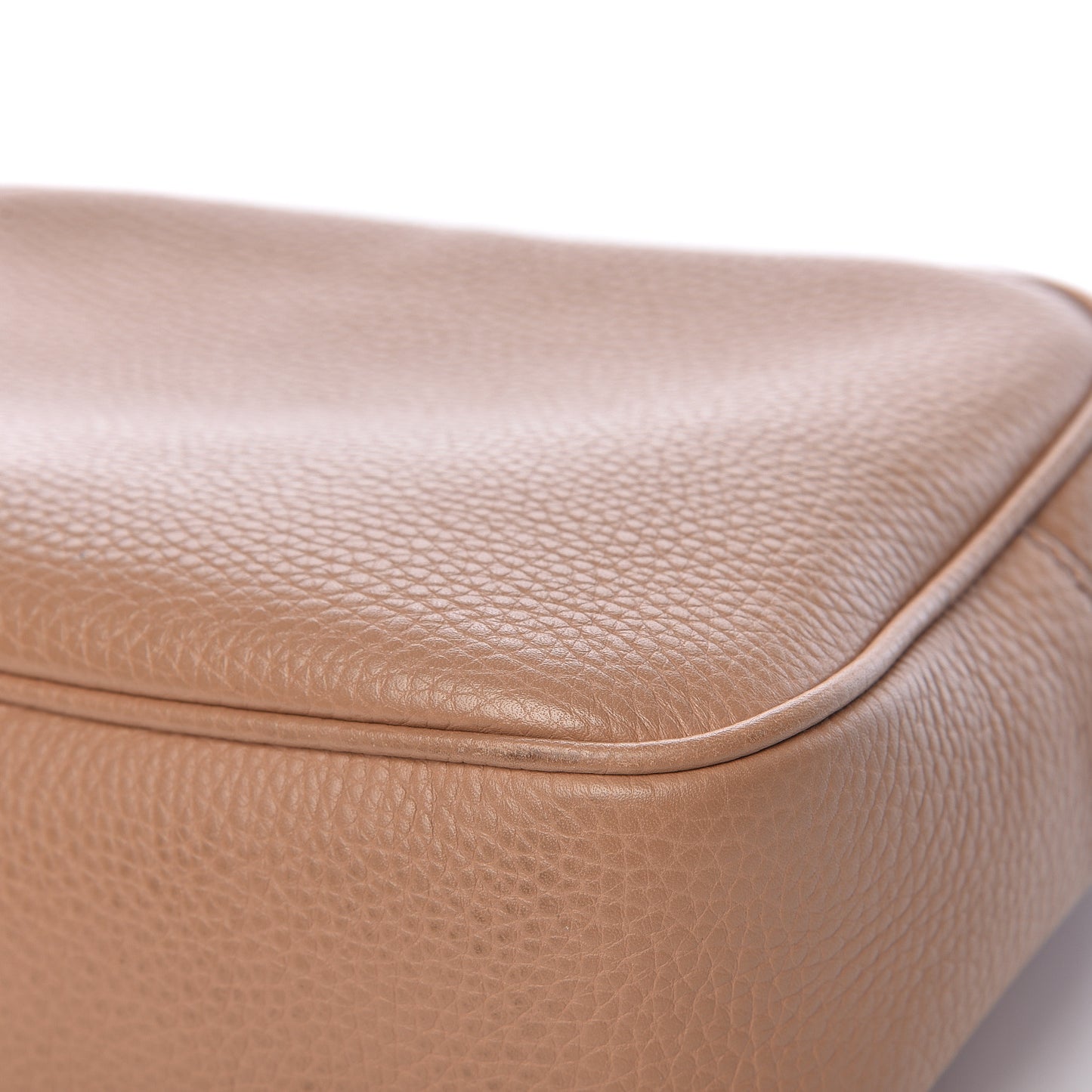Pebbled Calfskin Small Soho Disco Bag Camelia