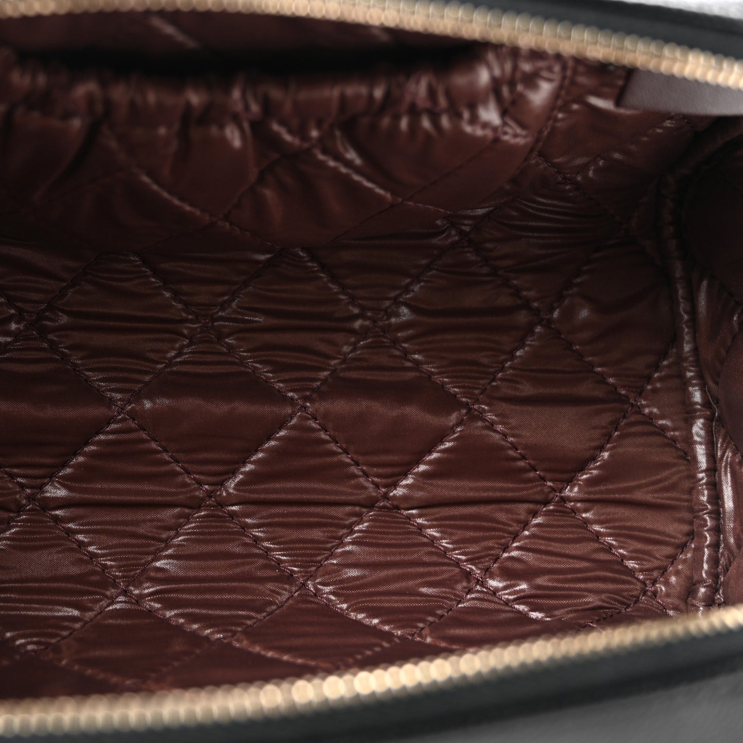 Caviar Quilted Toiletry Case With Chain Black