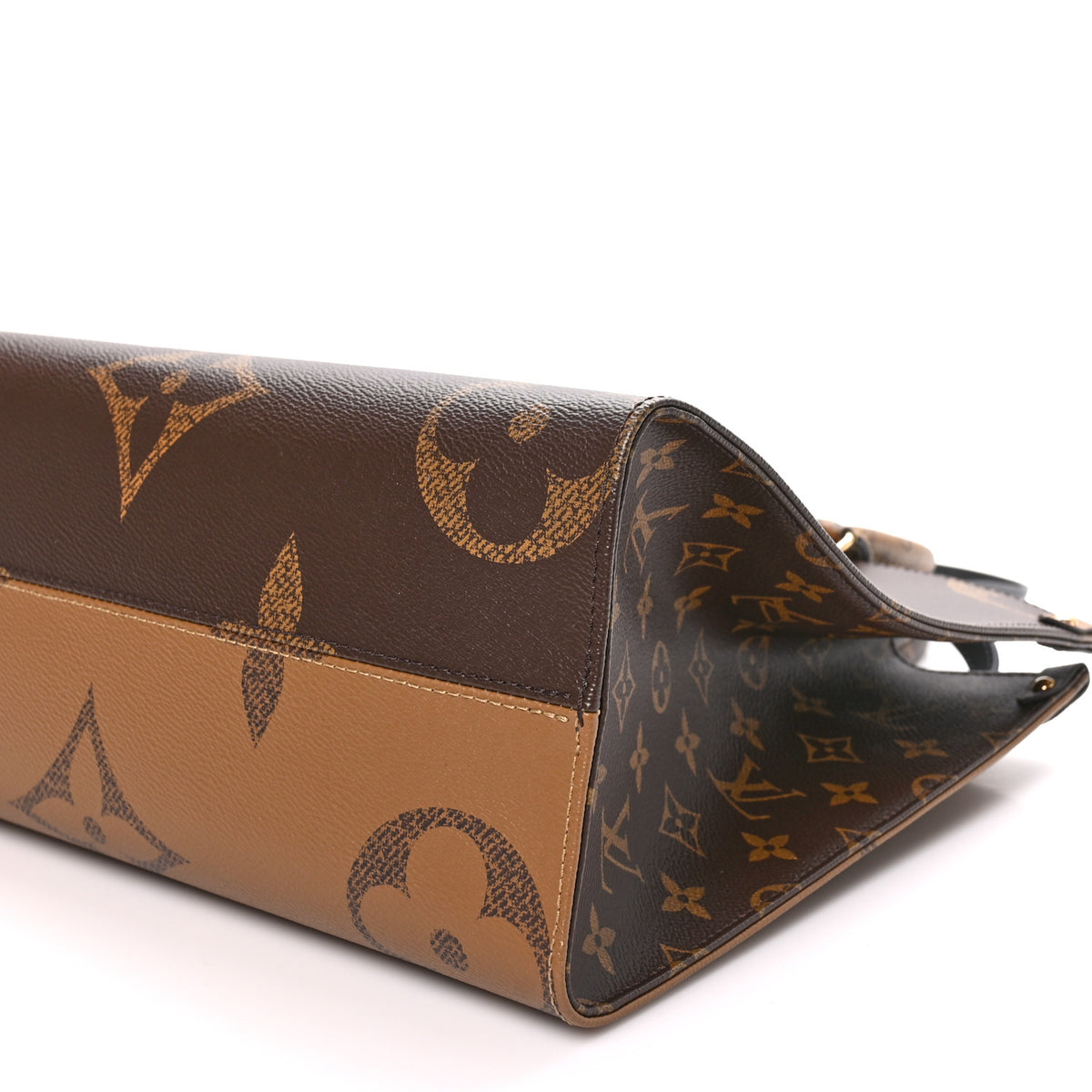Reverse Monogram Giant Onthego MM