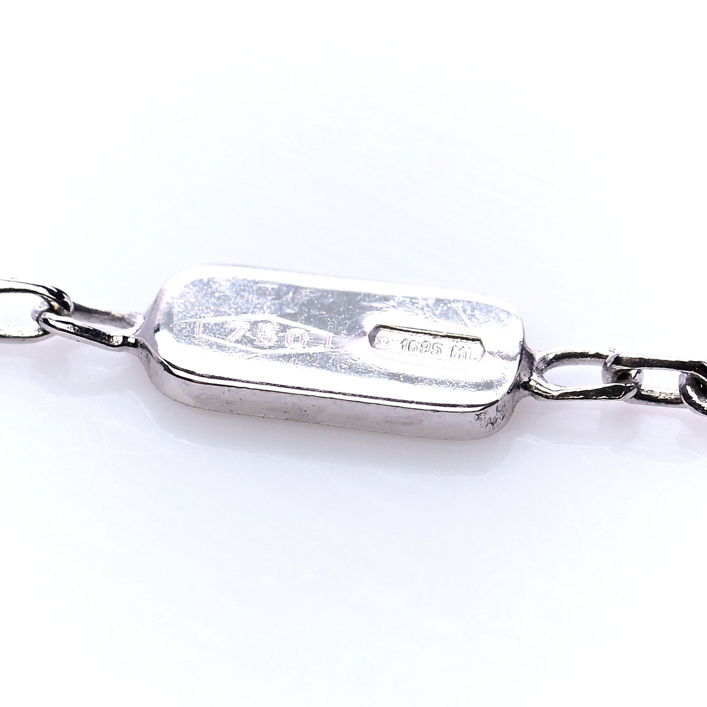18K White Gold Icon Twirl Pendant Necklace