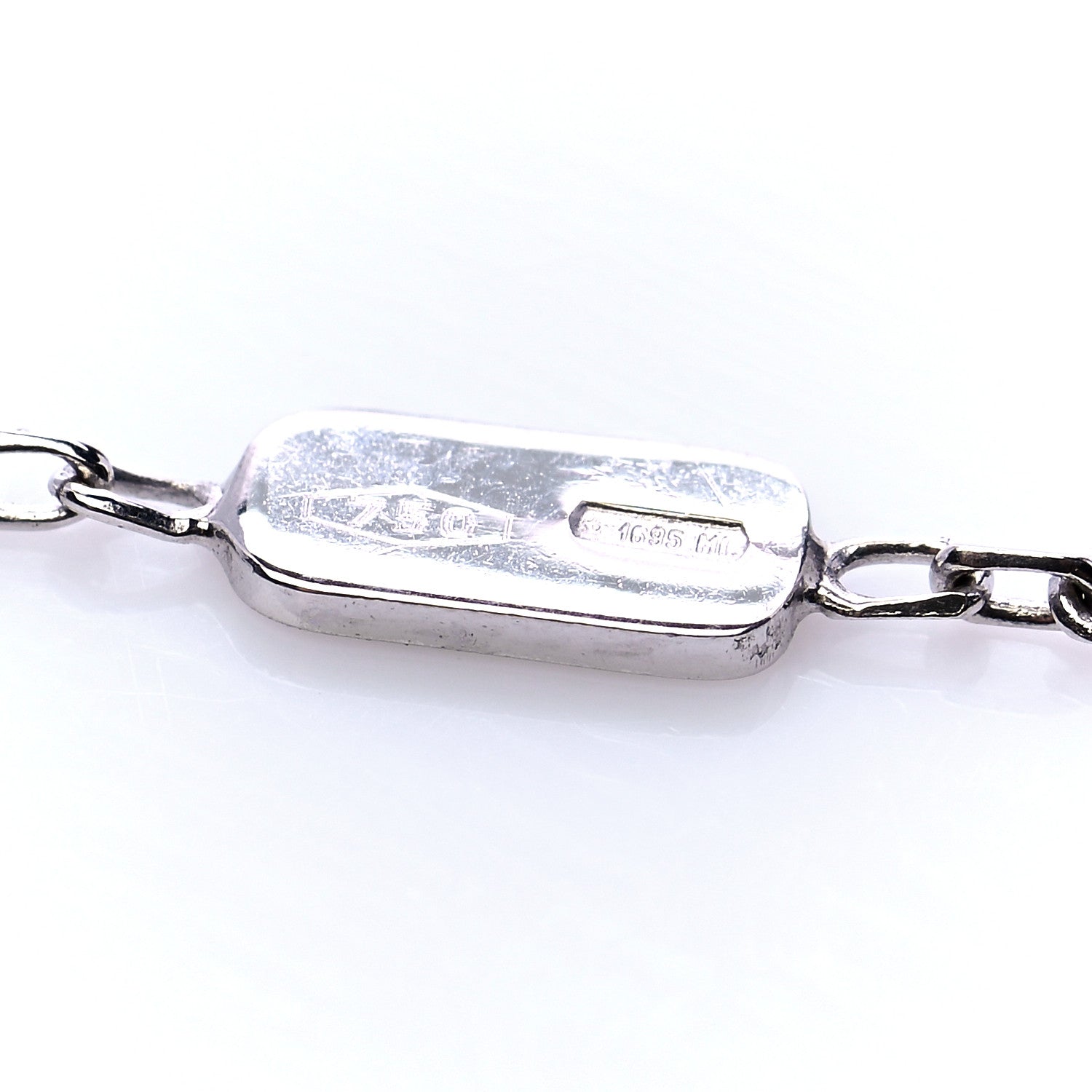 Gucci 18K White Gold Icon Twirl Pendant Necklace 6 of 8