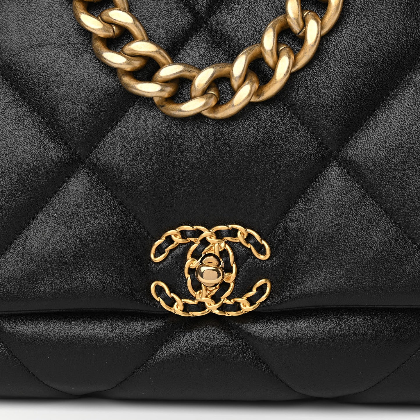 Lambskin Quilted Maxi Chanel 19 Flap Black