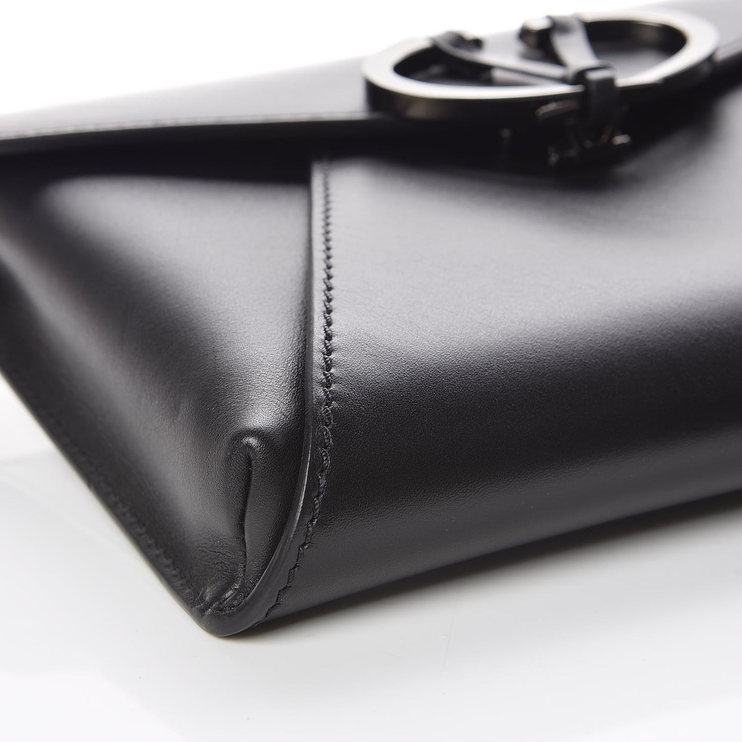 Calfskin V Rivet Chain Clutch Black