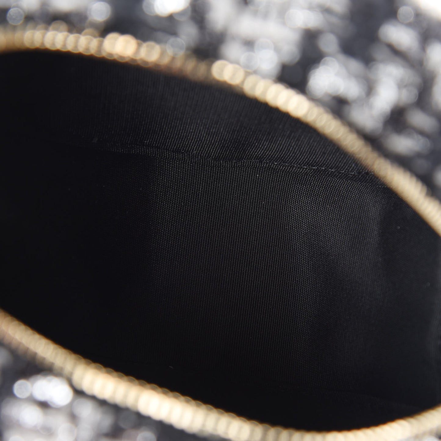 Tweed Quilted 19 Round Clutch With Chain Black White
