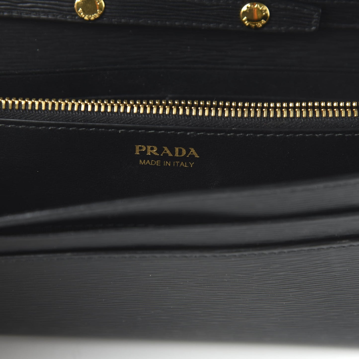 Vitello Move Metal Oro Chain Wallet Black
