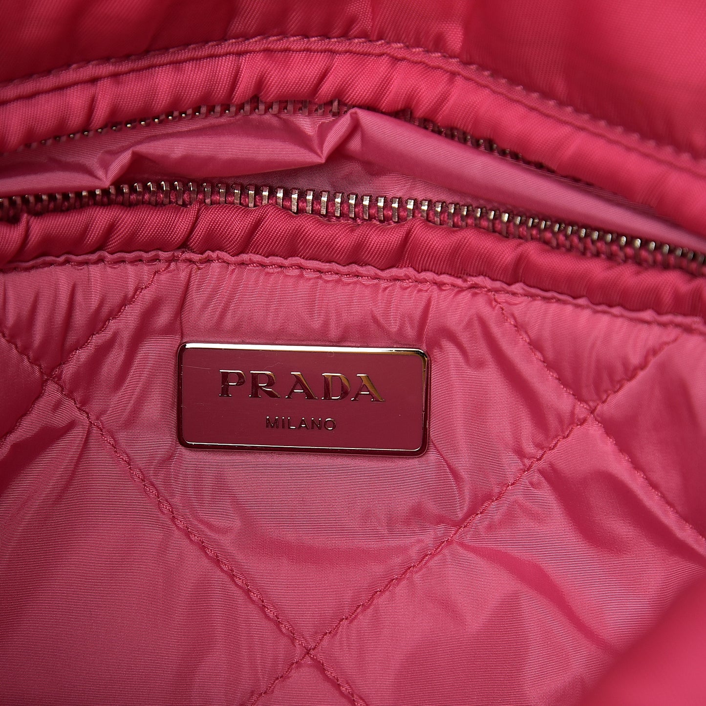 Tessuto Nylon Bomber Sound Chain Flap Shoulder Bag Fuxia