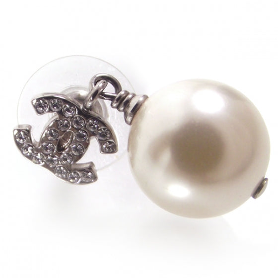 Chanel Pearl CC Logo Earrings 3 of 4