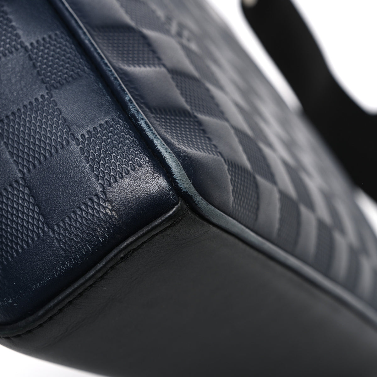 Damier Infini District PM Onyx