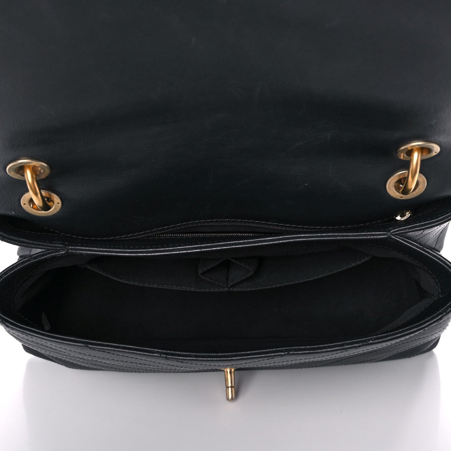 Grained Calfskin Chevron Stitched Medium Chic Top Handle Flap Black