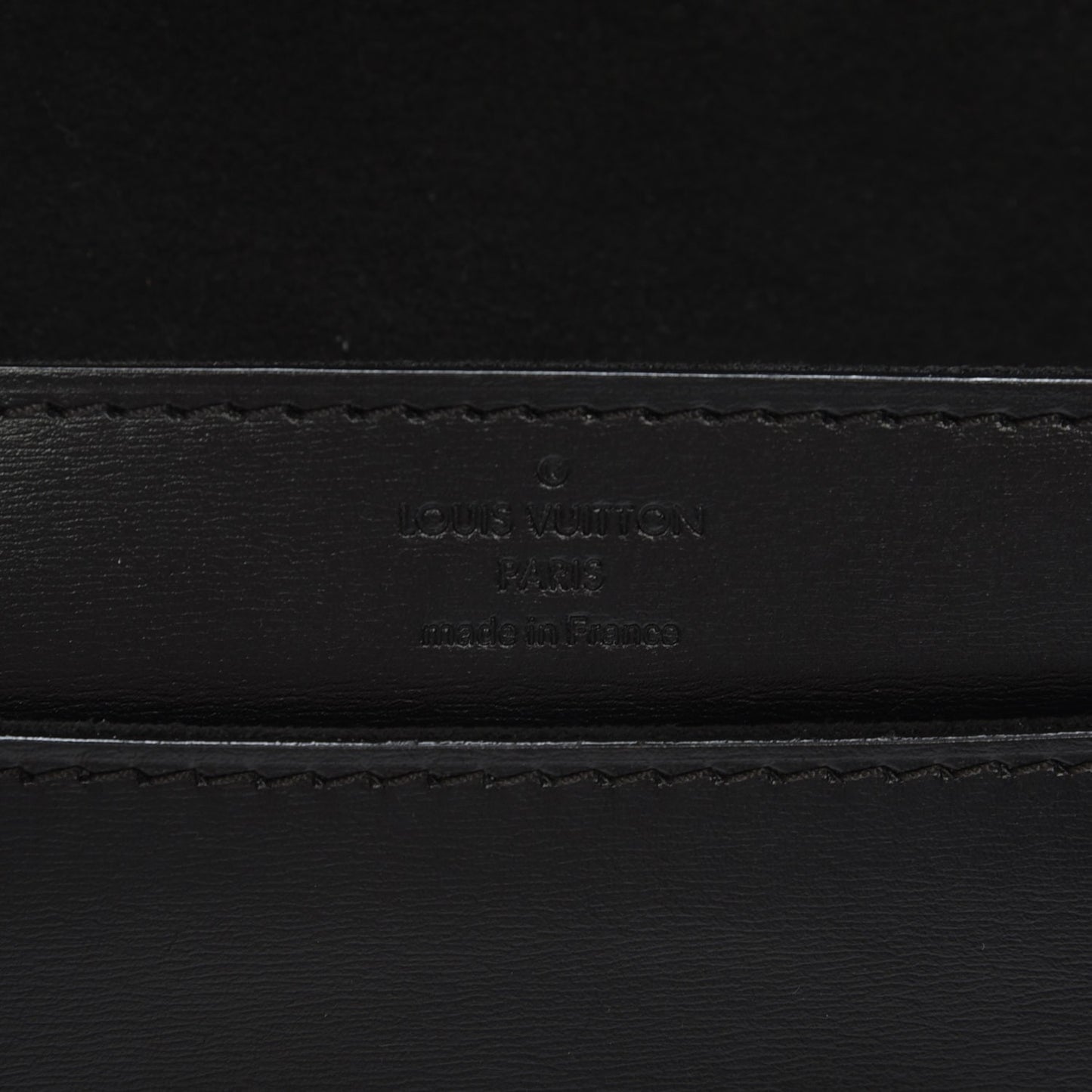 Calfskin Chain Louise GM Black
