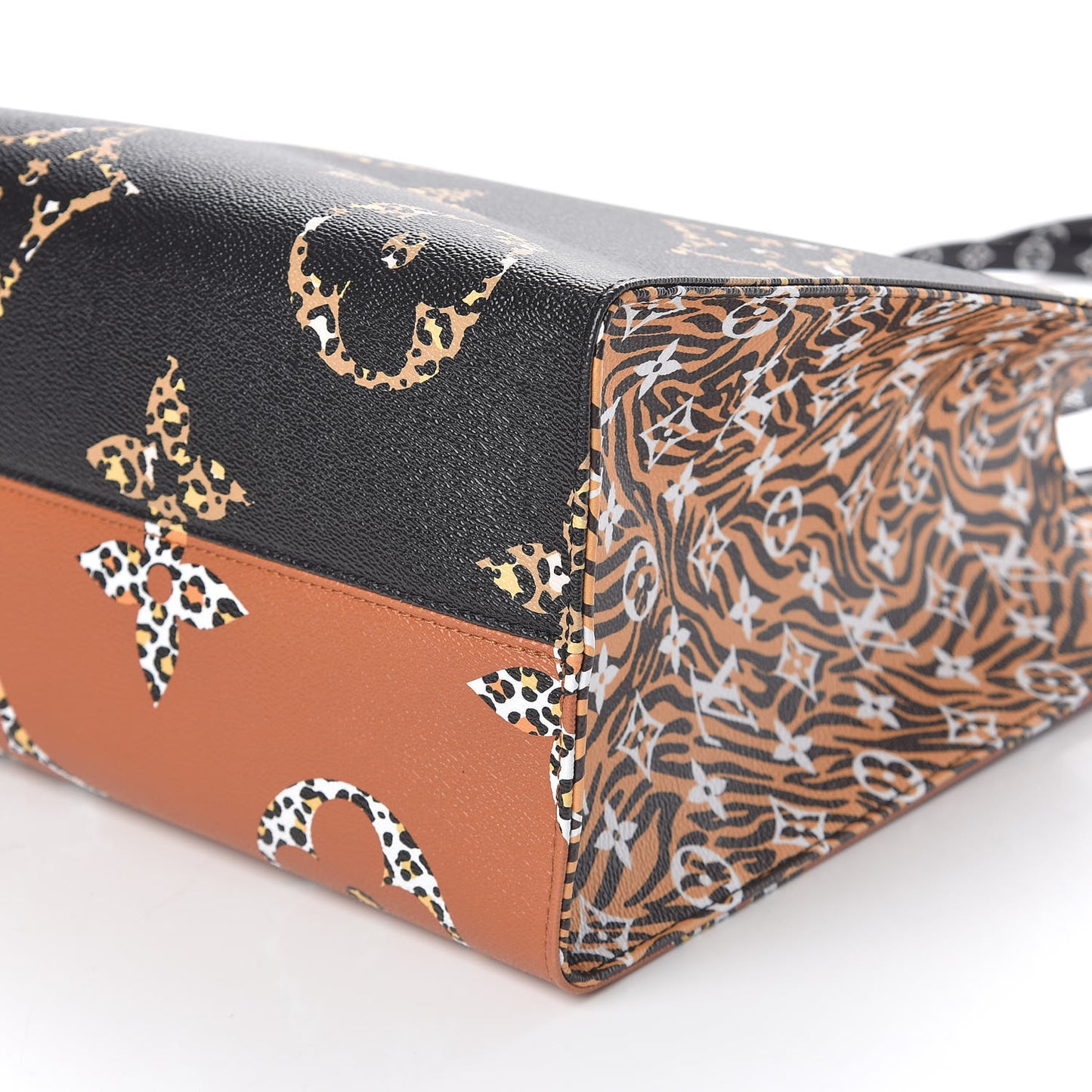 Monogram Giant Jungle Onthego GM Black