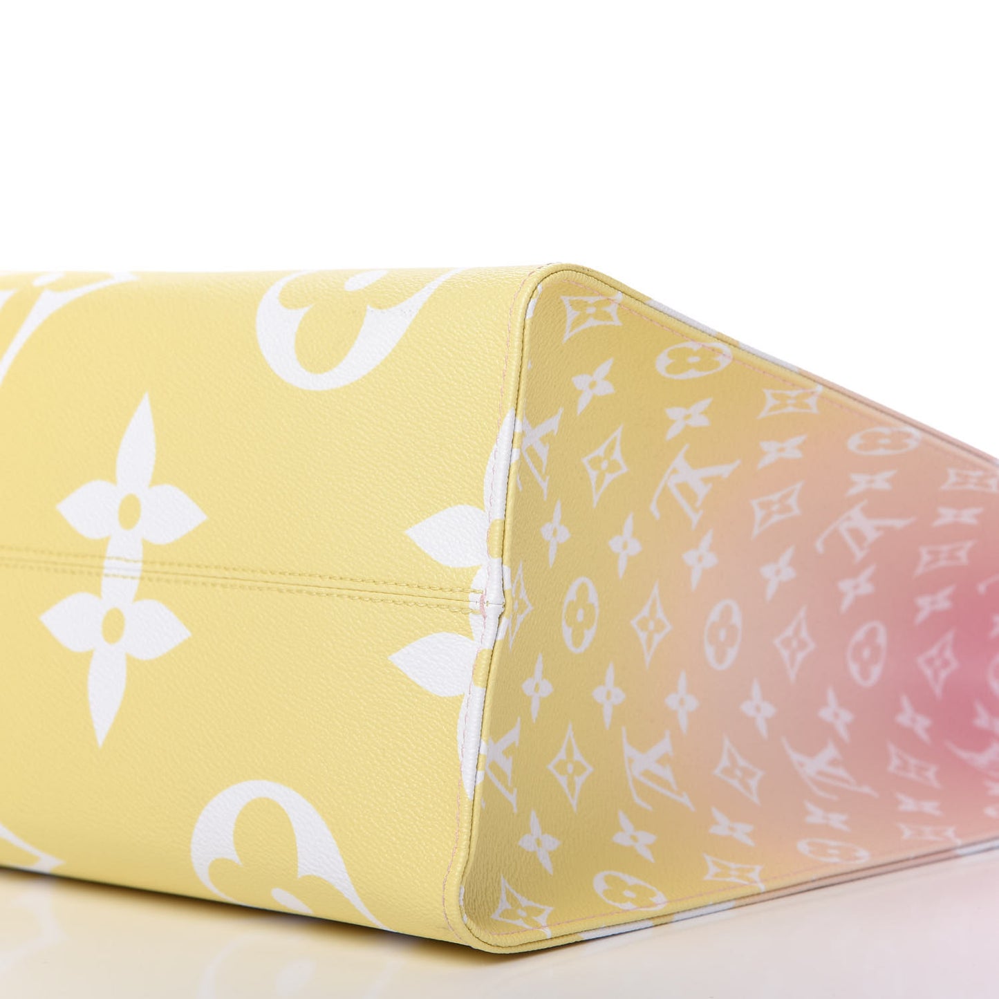 Monogram Giant By The Pool Onthego GM Light Pink