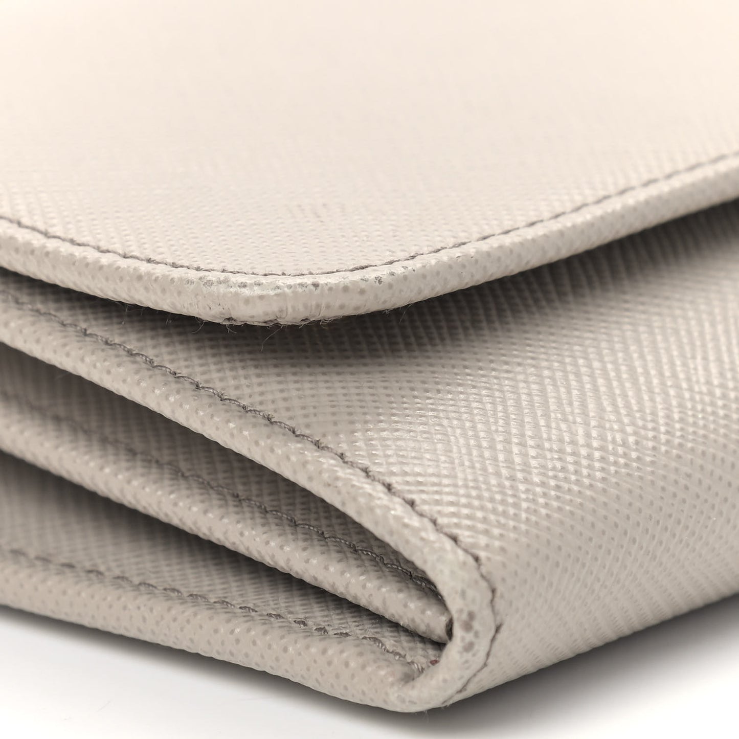 Saffiano Metal Oro Chain Wallet Pomice
