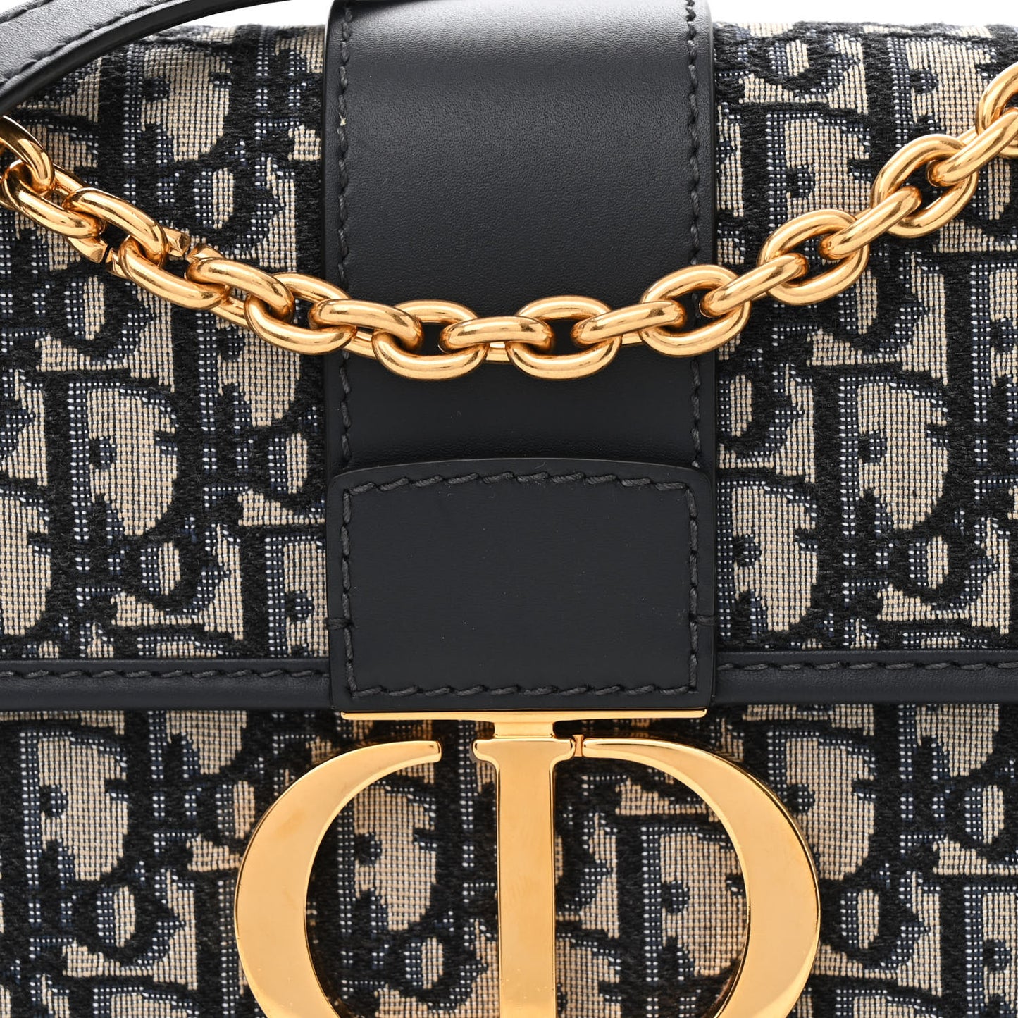 Oblique 30 Montaigne Chain Flap Bag Blue