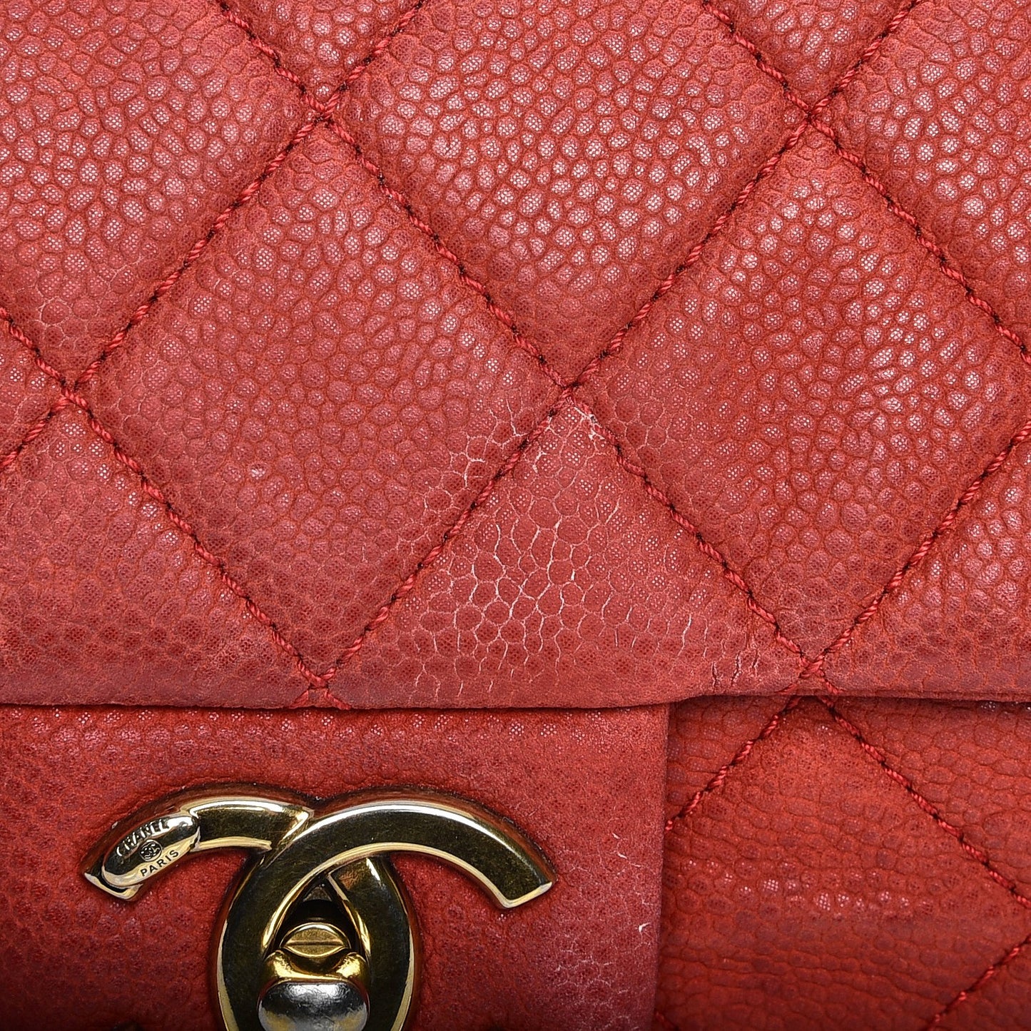 Iridescent Caviar Quilted Medium Chic Quilt Flap Red