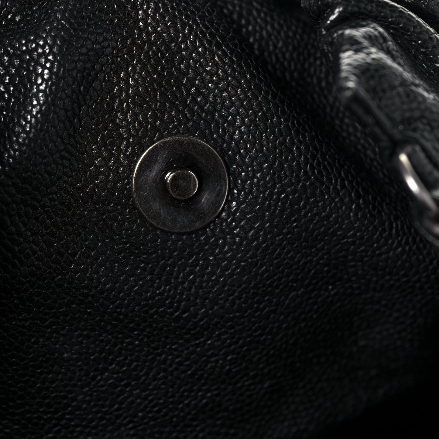 Distressed Glazed Caviar Quilted Large Elastic Tote Black