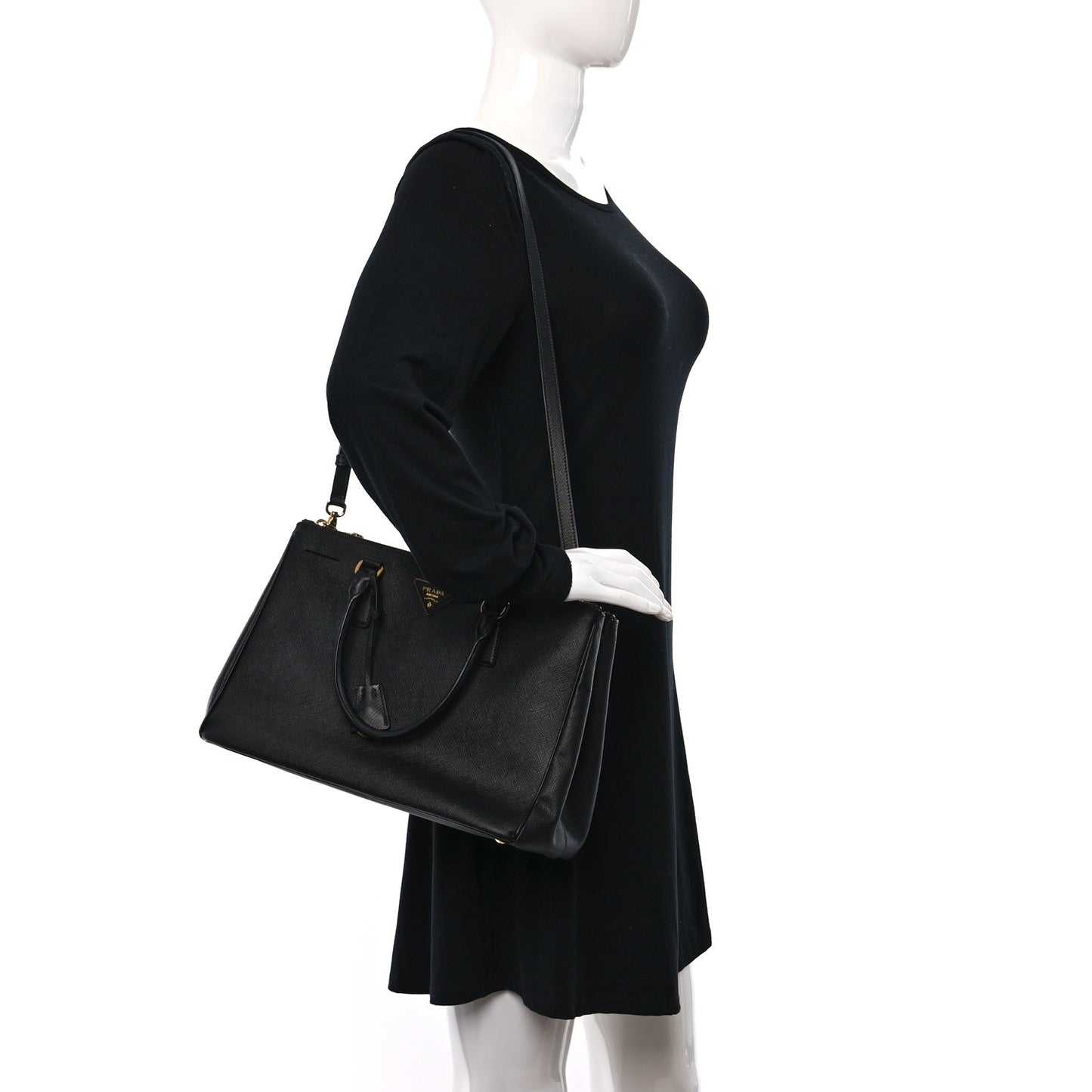Saffiano Medium Galleria Double Zip Tote Black