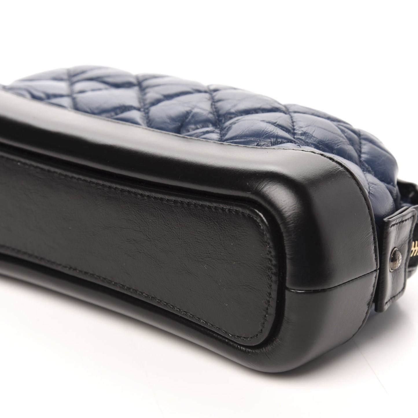 Aged Calfskin Quilted Gabrielle Classic Pouch Blue Black