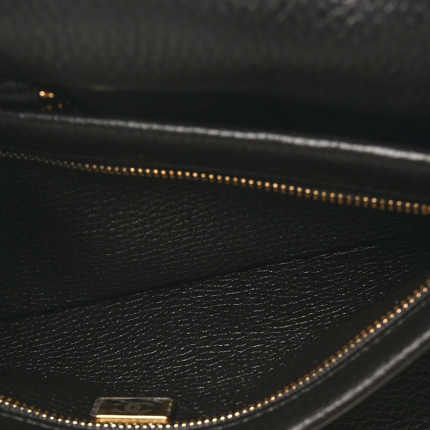 Chanel Grained Calfskin Stitched Urban Essentials Small Shopping Bag Black 20 of 33