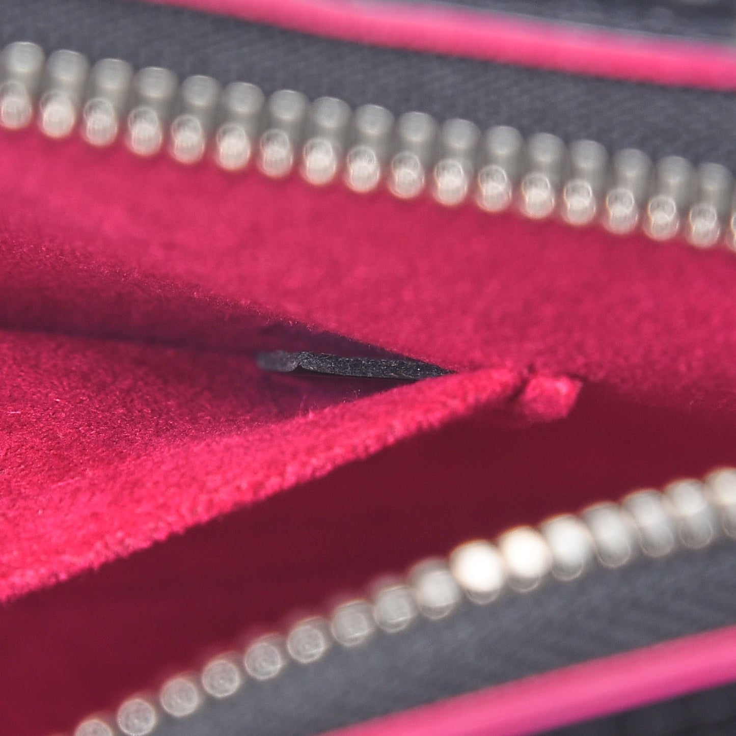 Epi Alma BB Black Hot Pink